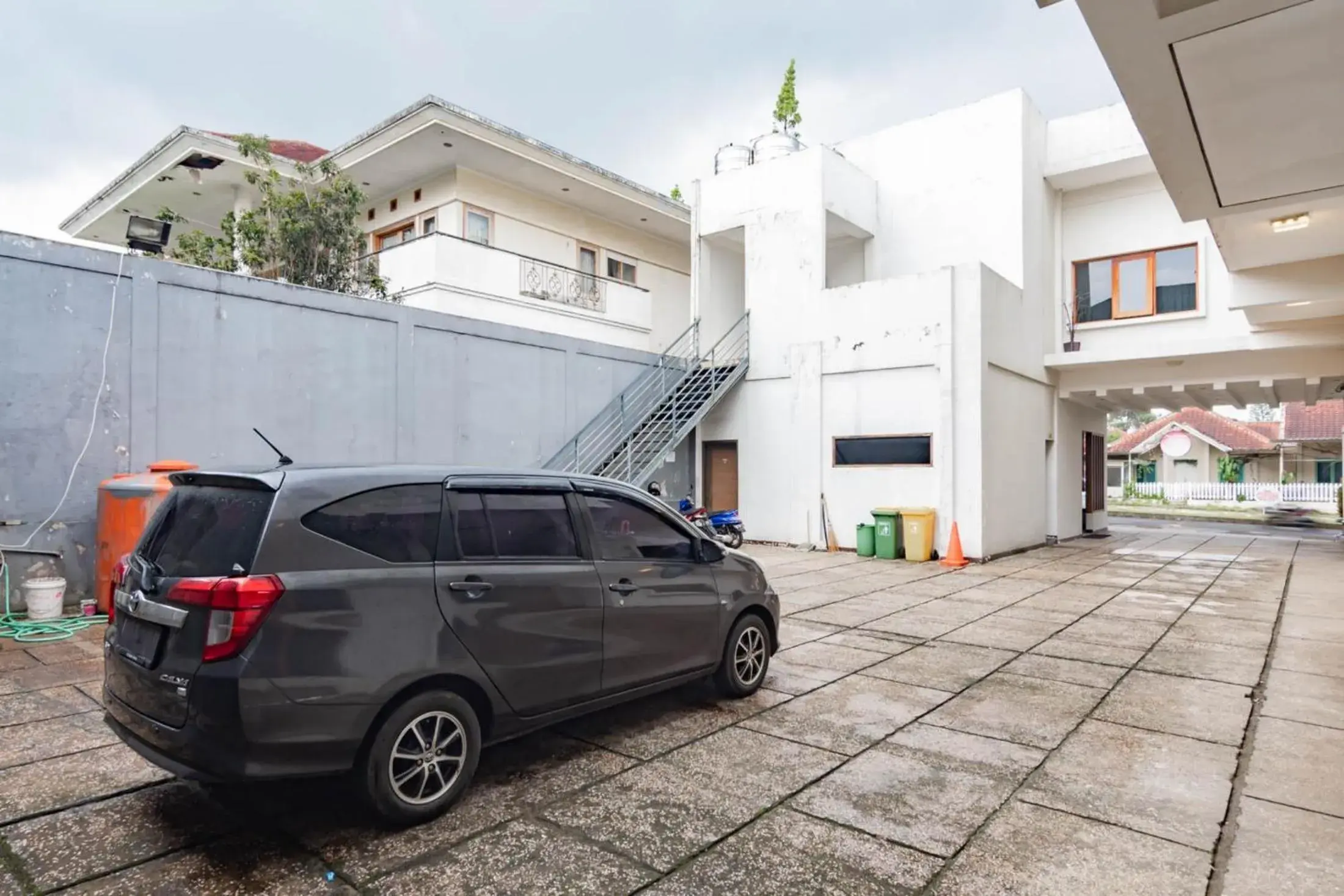 Parking, Property Building in RedDoorz near Lembang Park & Zoo 2