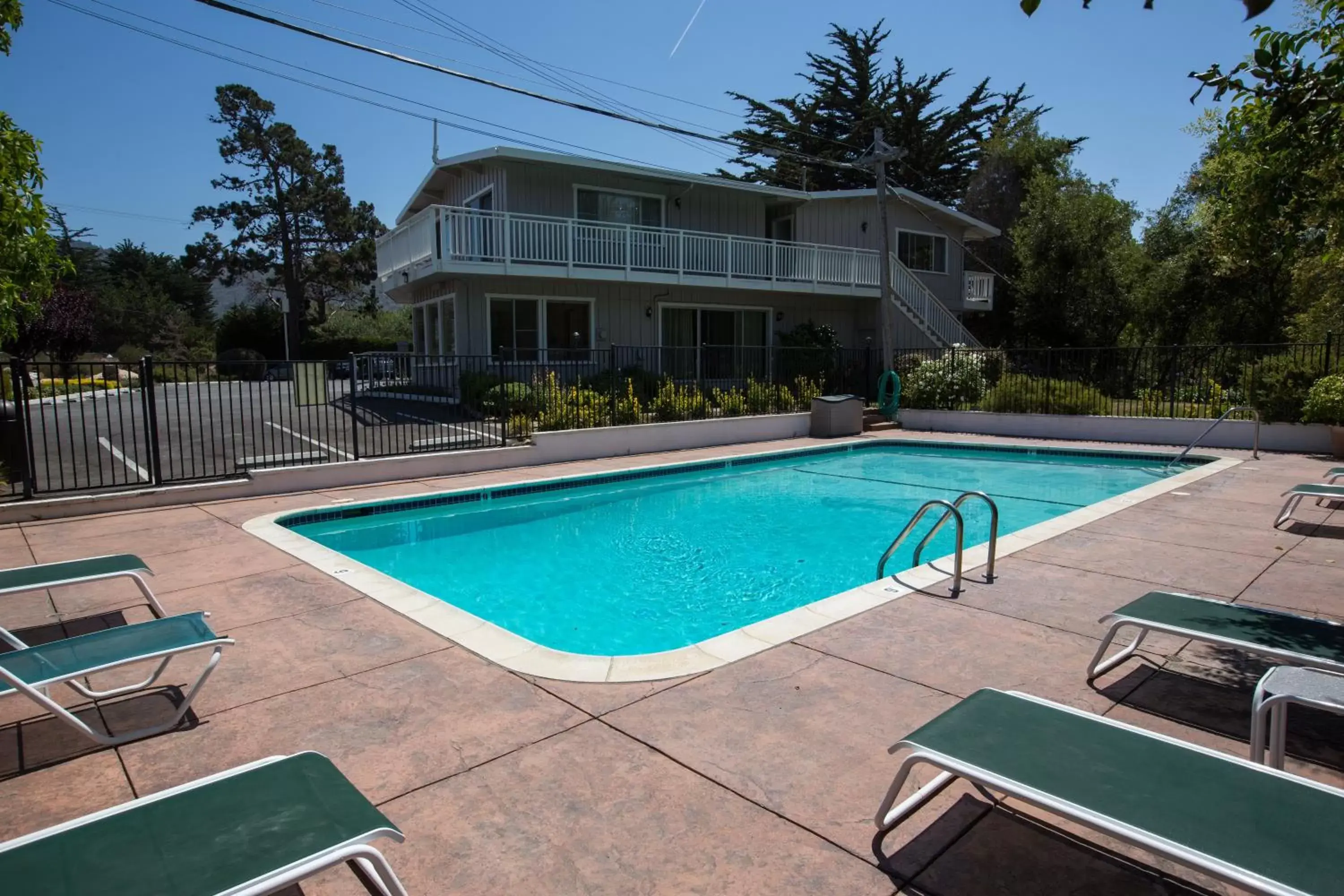 Swimming pool, Property Building in Carmel River Inn