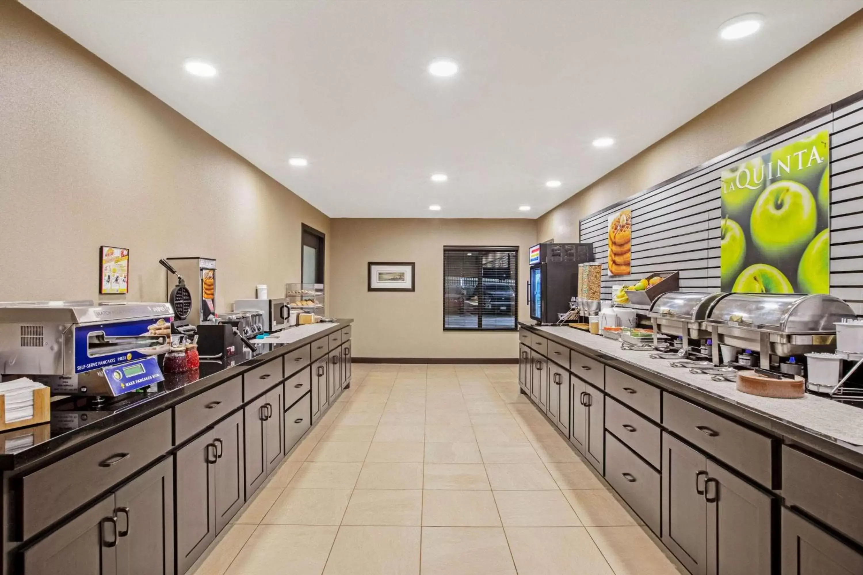 Restaurant/places to eat in La Quinta by Wyndham Gillette Restaurant/places to eat in La Quinta by Wyndham Gillette