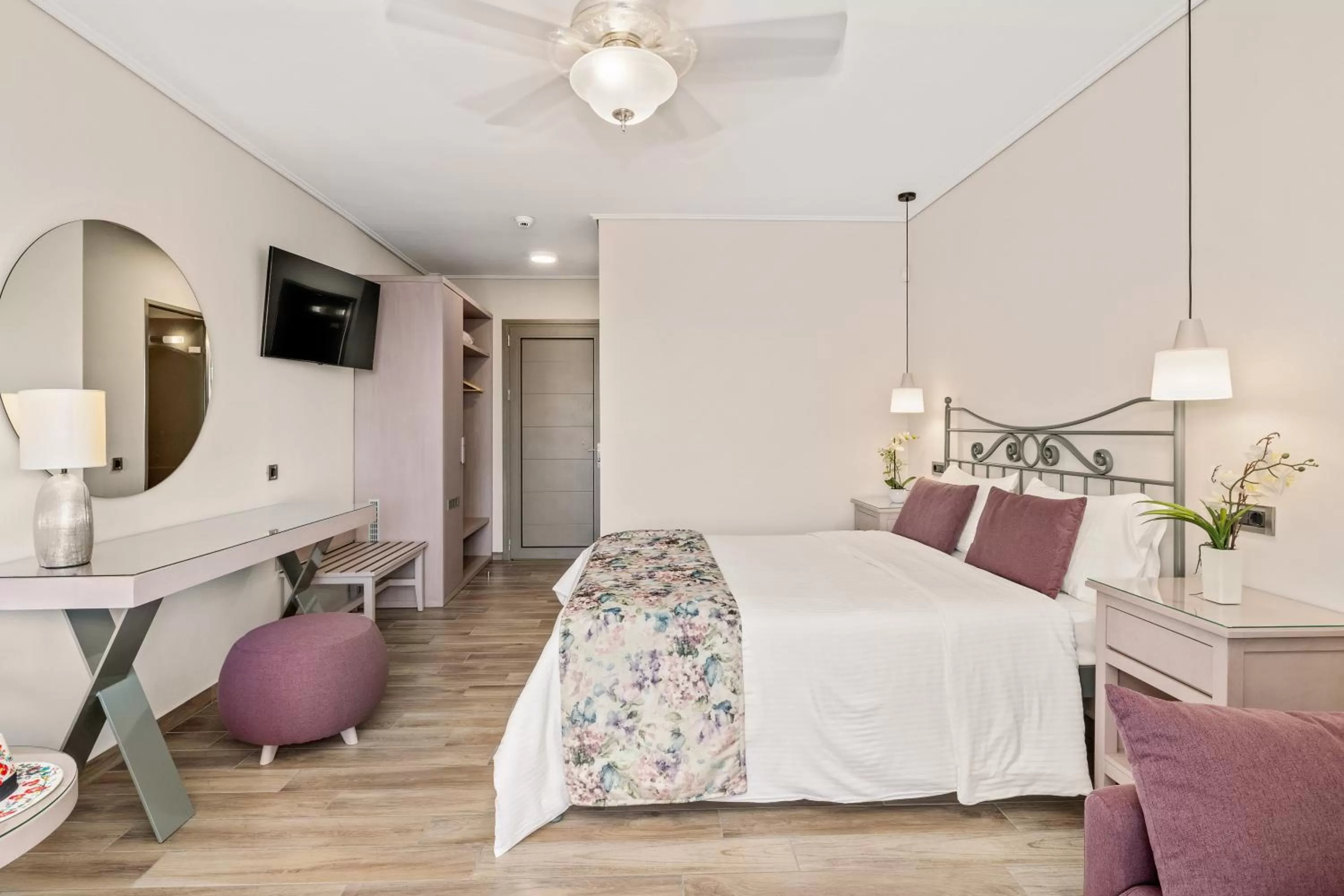 Photo of the whole room, Bed in Akti Taygetos - Conference Resort