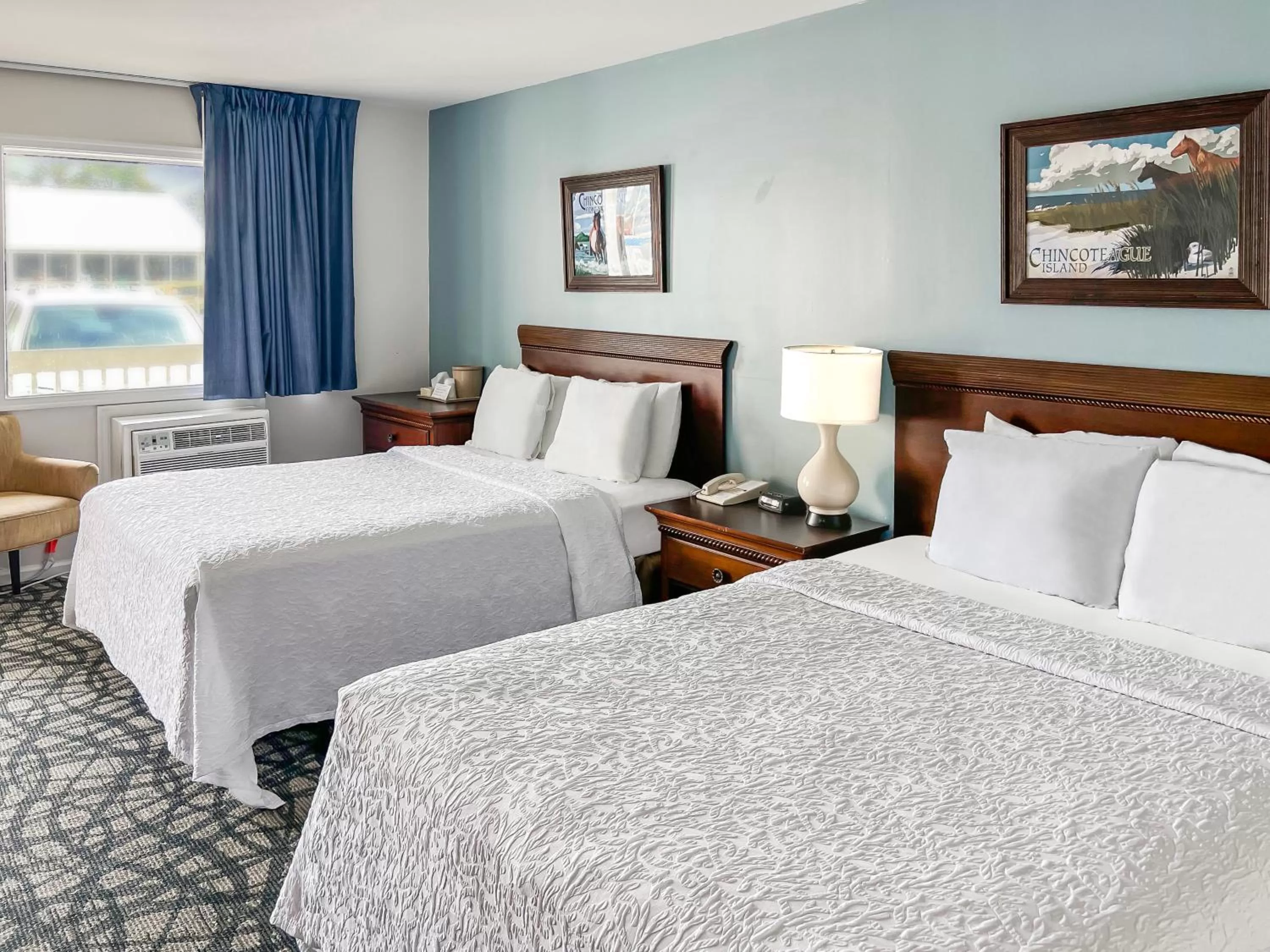 Photo of the whole room, Bed in Chincoteague Inn
