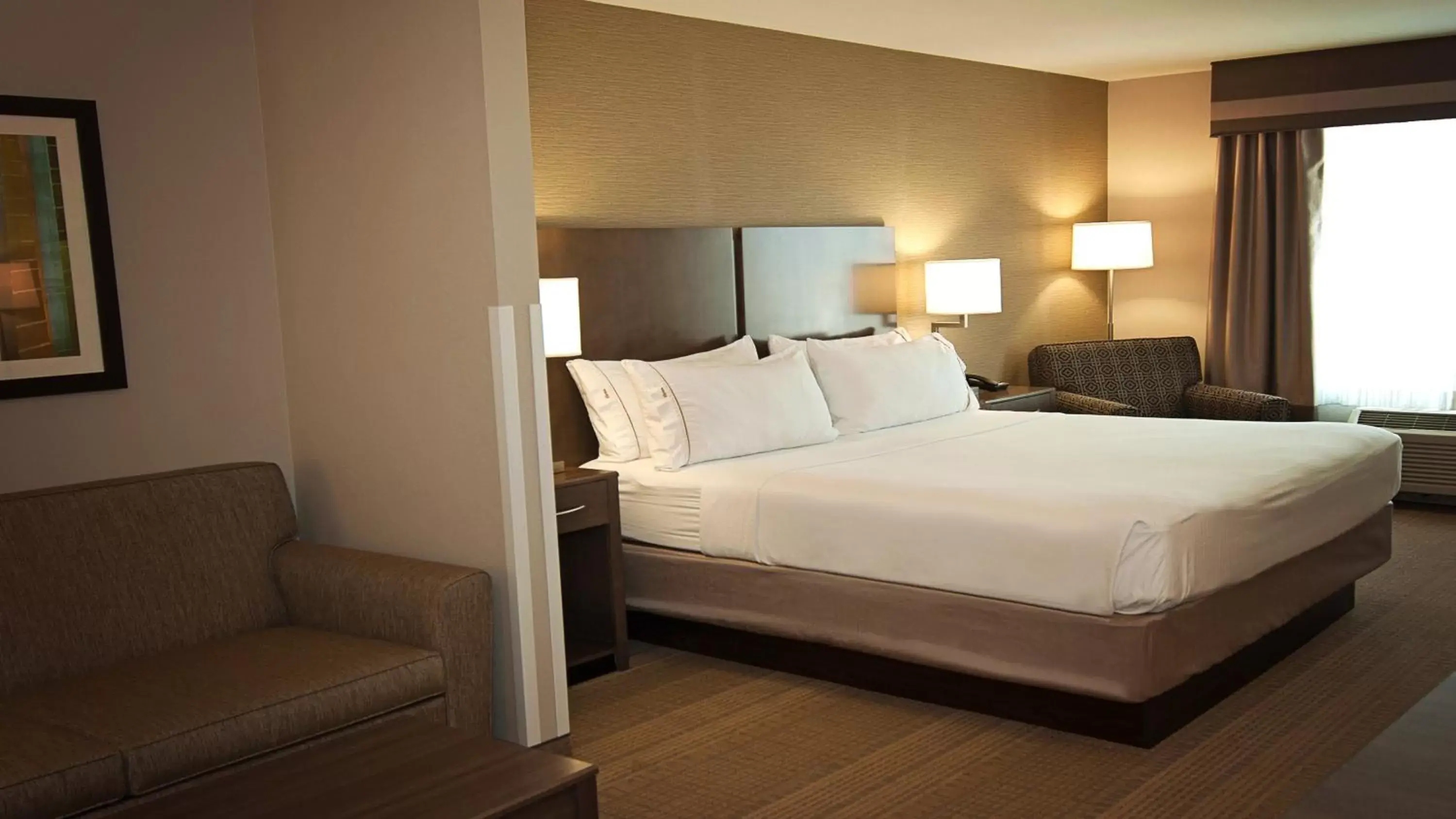 Photo of the whole room, Bed in Holiday Inn Express Hotel & Suites Wichita Northeast, an IHG Hotel