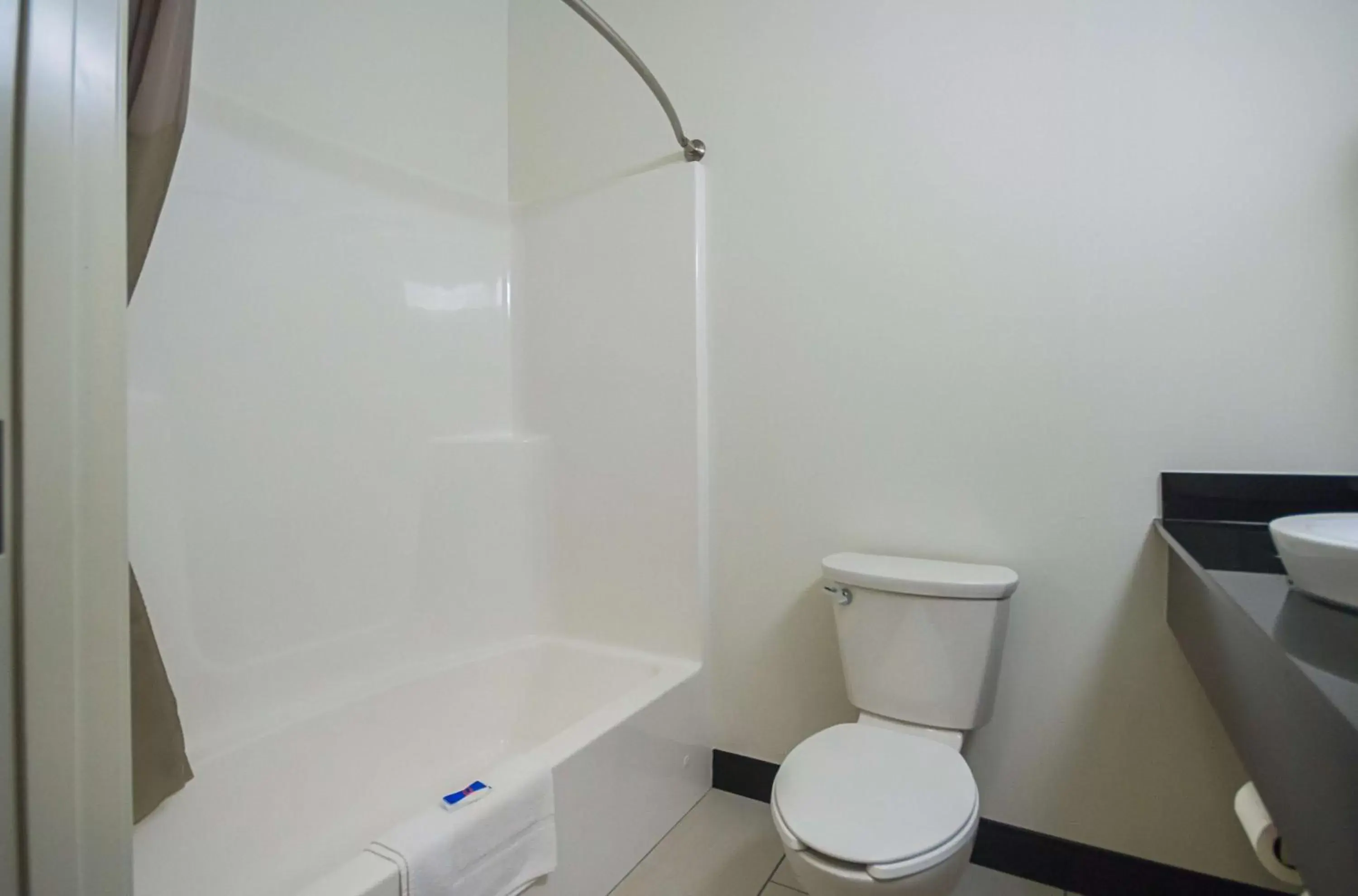 Shower, Bathroom in Motel 6-South Bend, IN - Mishawaka