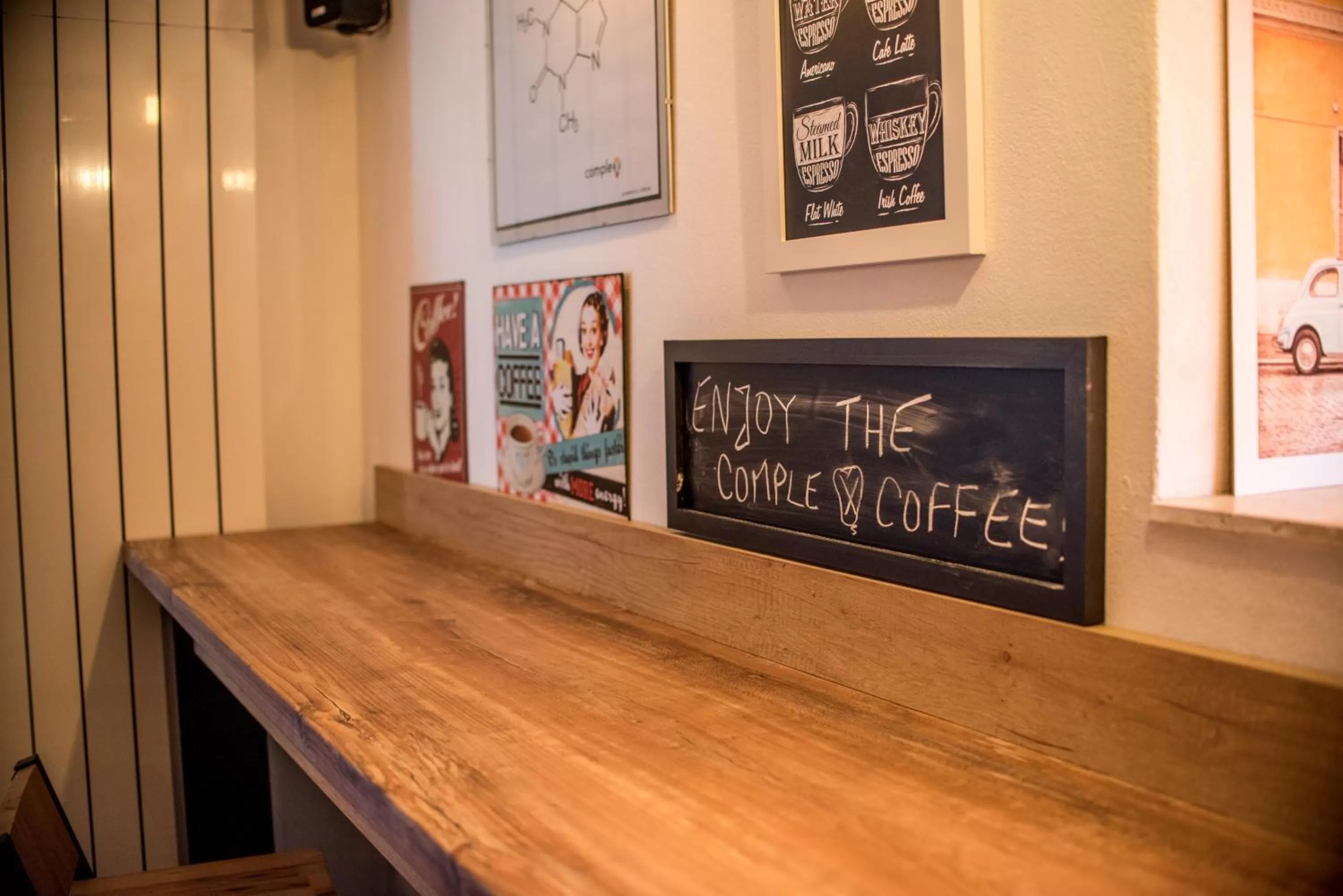 Restaurant/places to eat in compleX living aparthotel