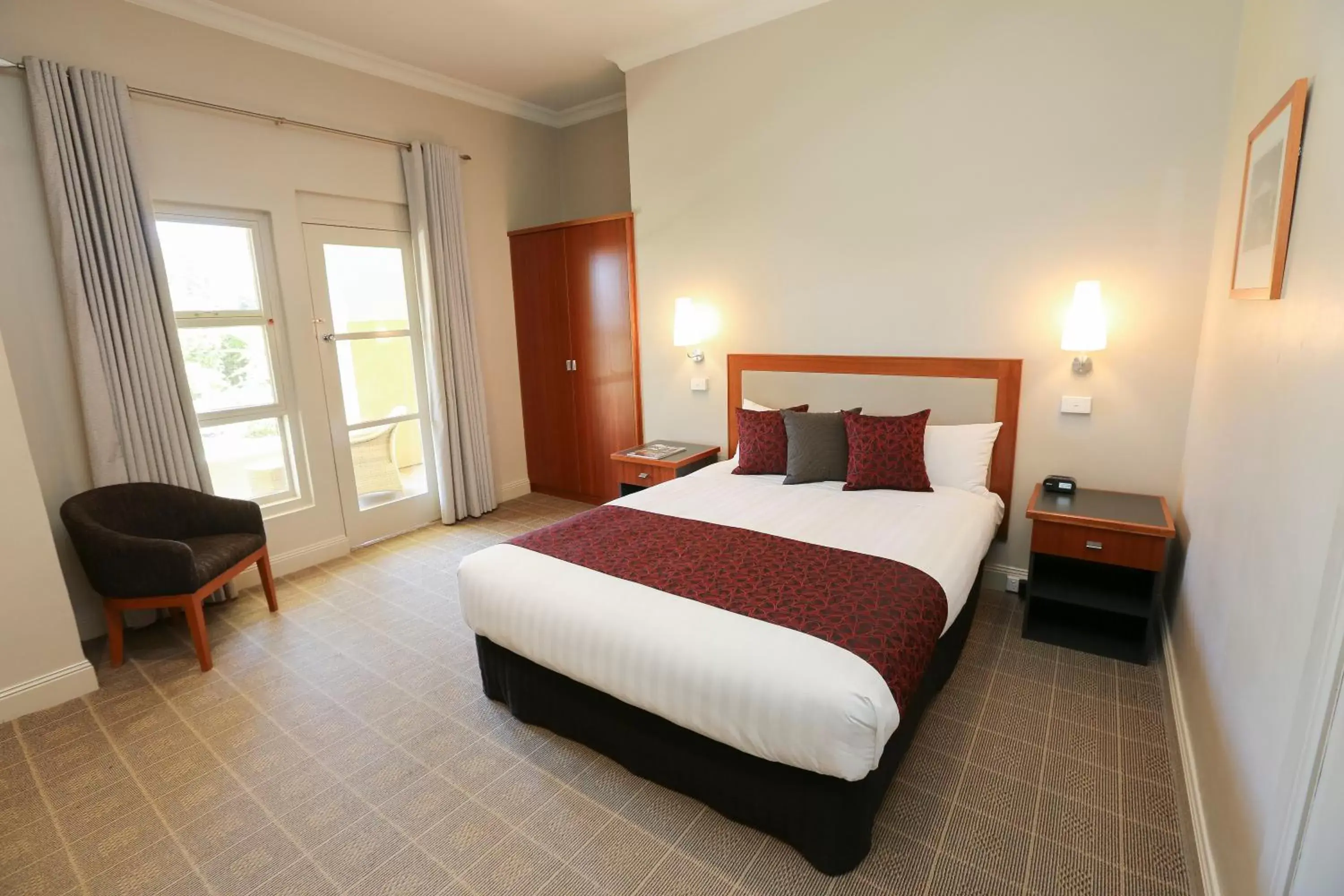 Bedroom, Bed in Quality Hotel Mildura Grand