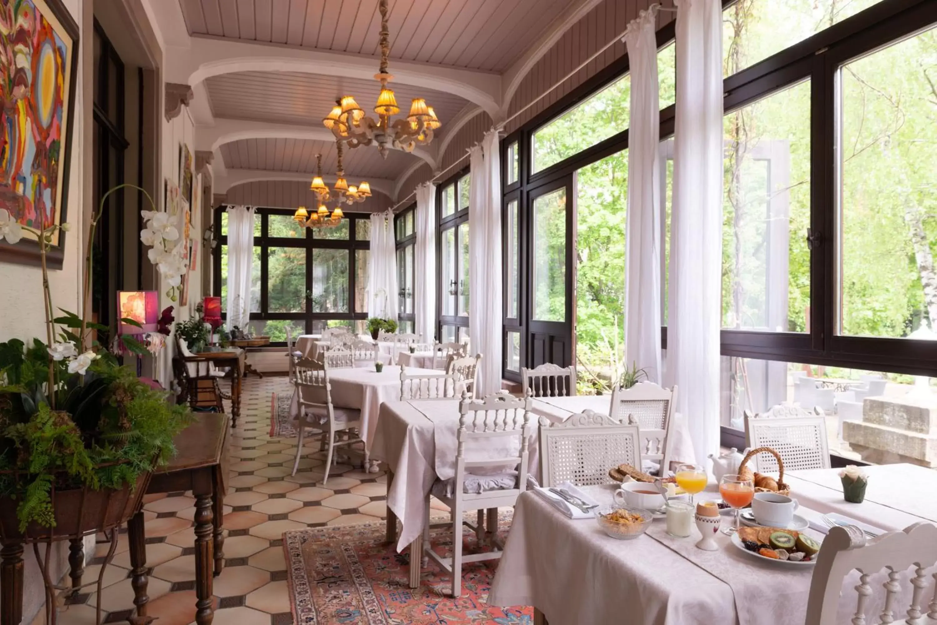 Patio, Restaurant/Places to Eat in Domaine de Beaupré - Hotel The Originals Relais