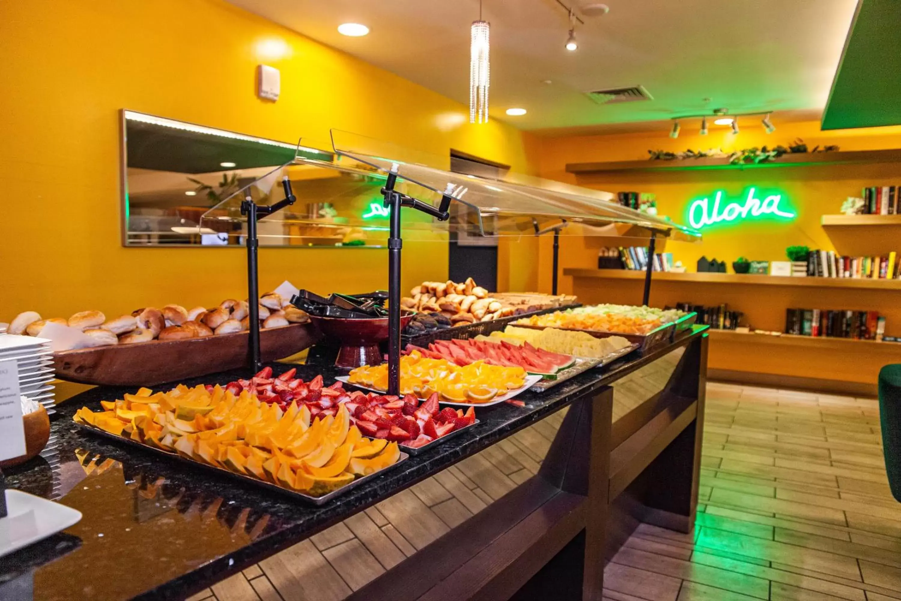 Continental breakfast in VIVE Hotel Waikiki