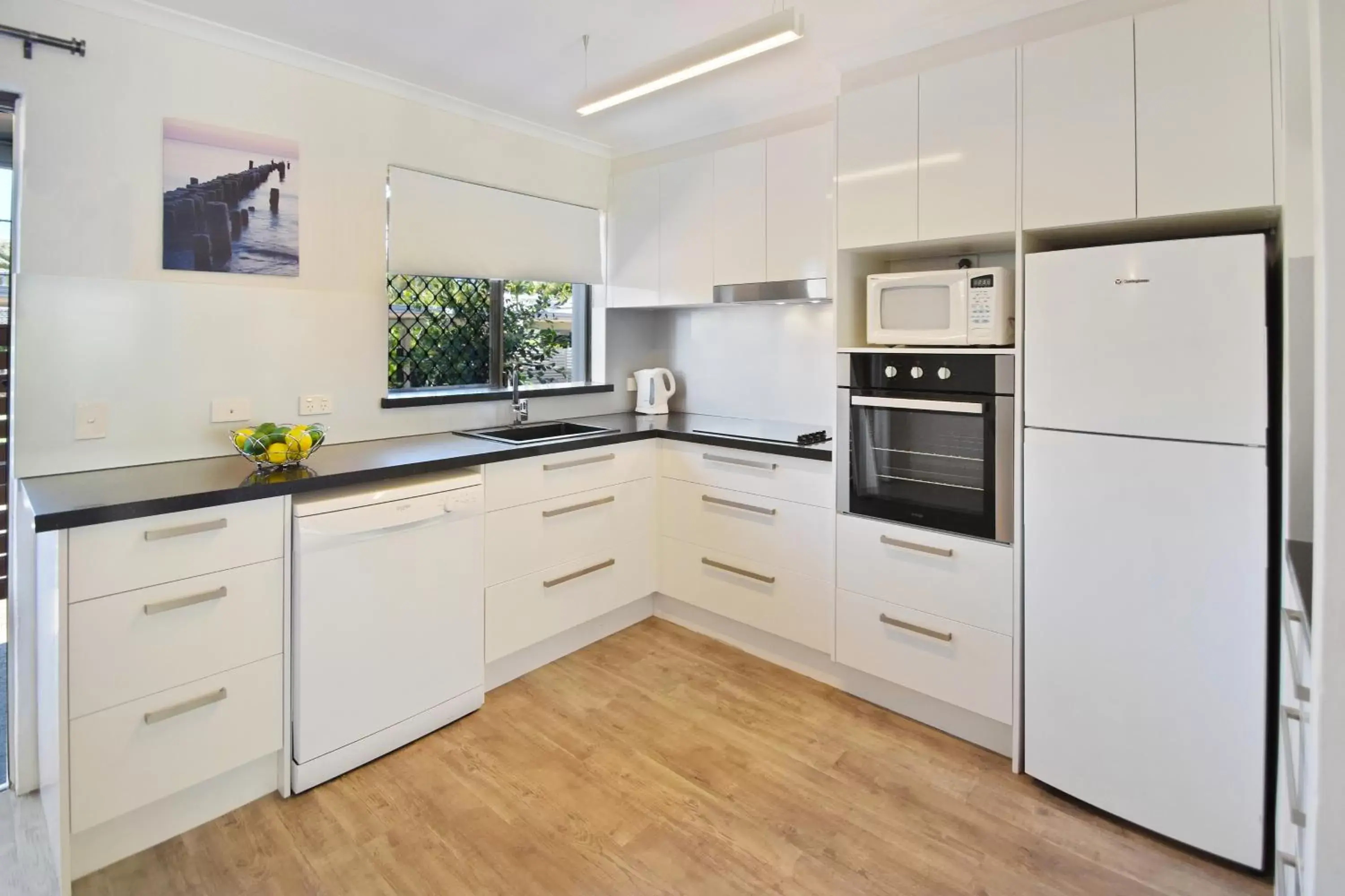 Kitchen or kitchenette, Kitchen/Kitchenette in Noosa Place Resort