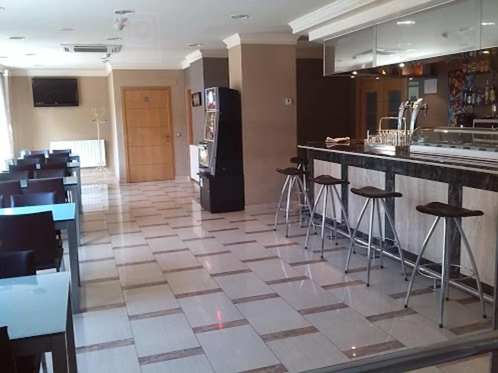 Lounge or bar in Hotel Reina Isabel