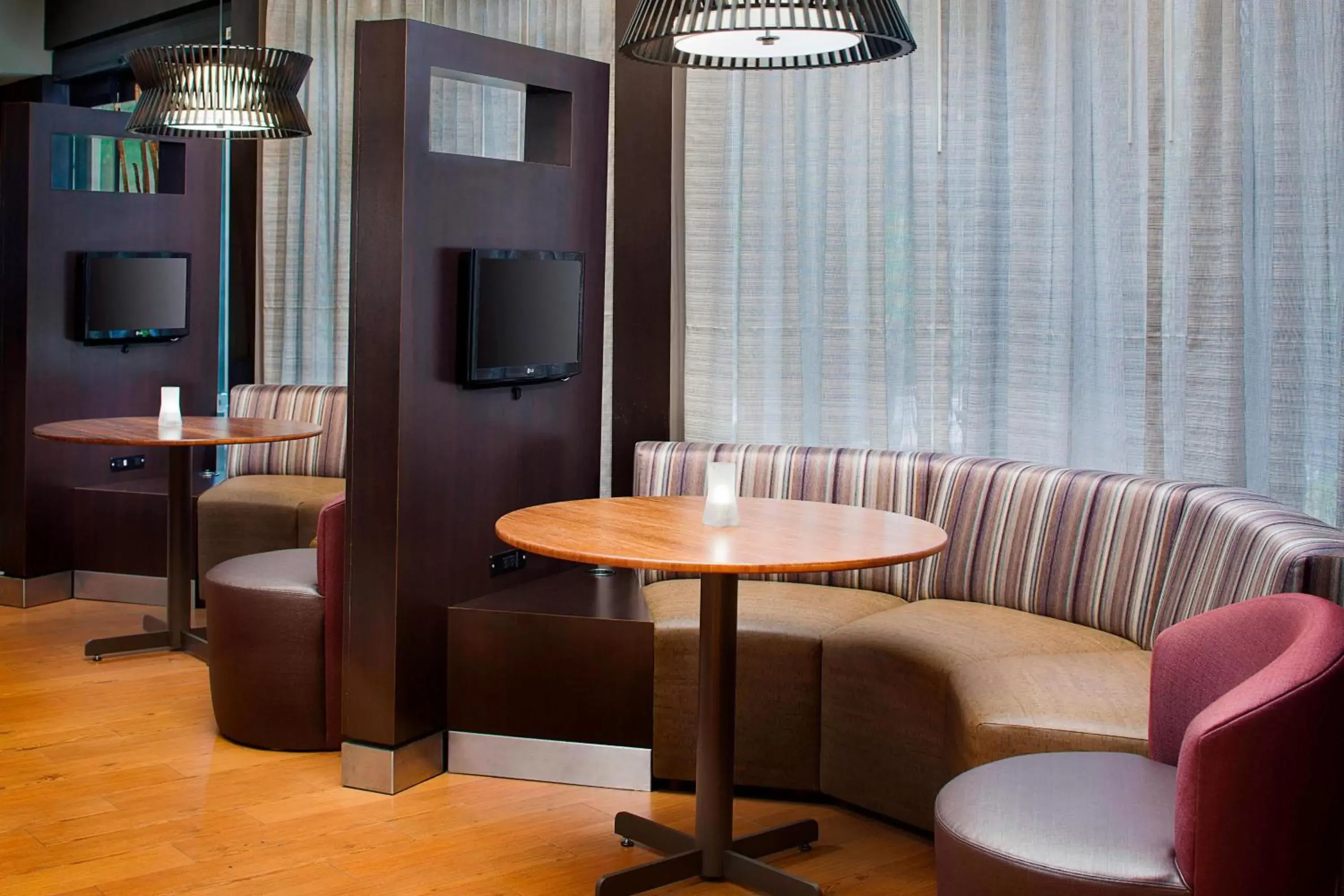 Other, Seating Area in Courtyard by Marriott Birmingham Homewood