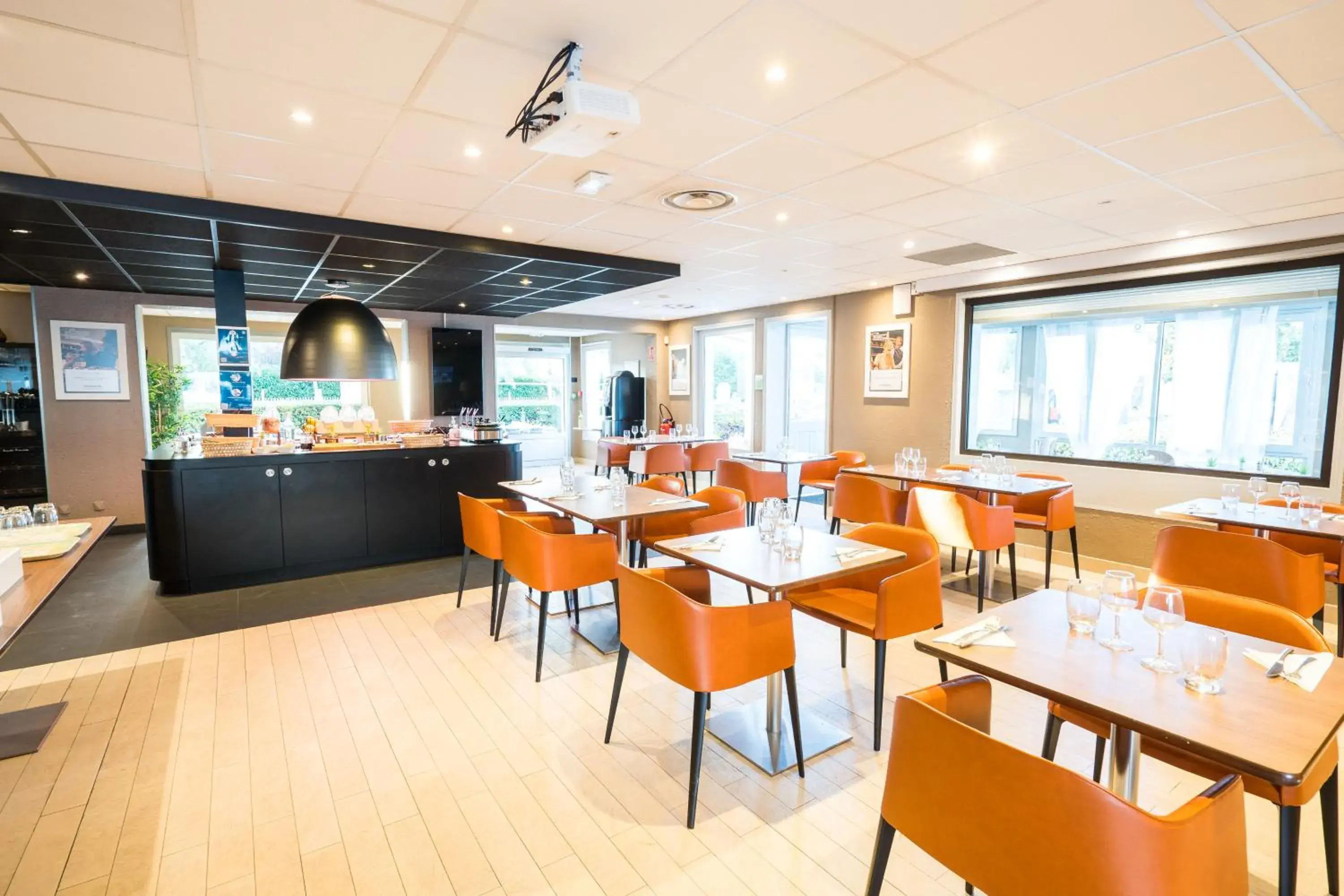 Restaurant/Places to Eat in Campanile Montesson - Le Vésinet
