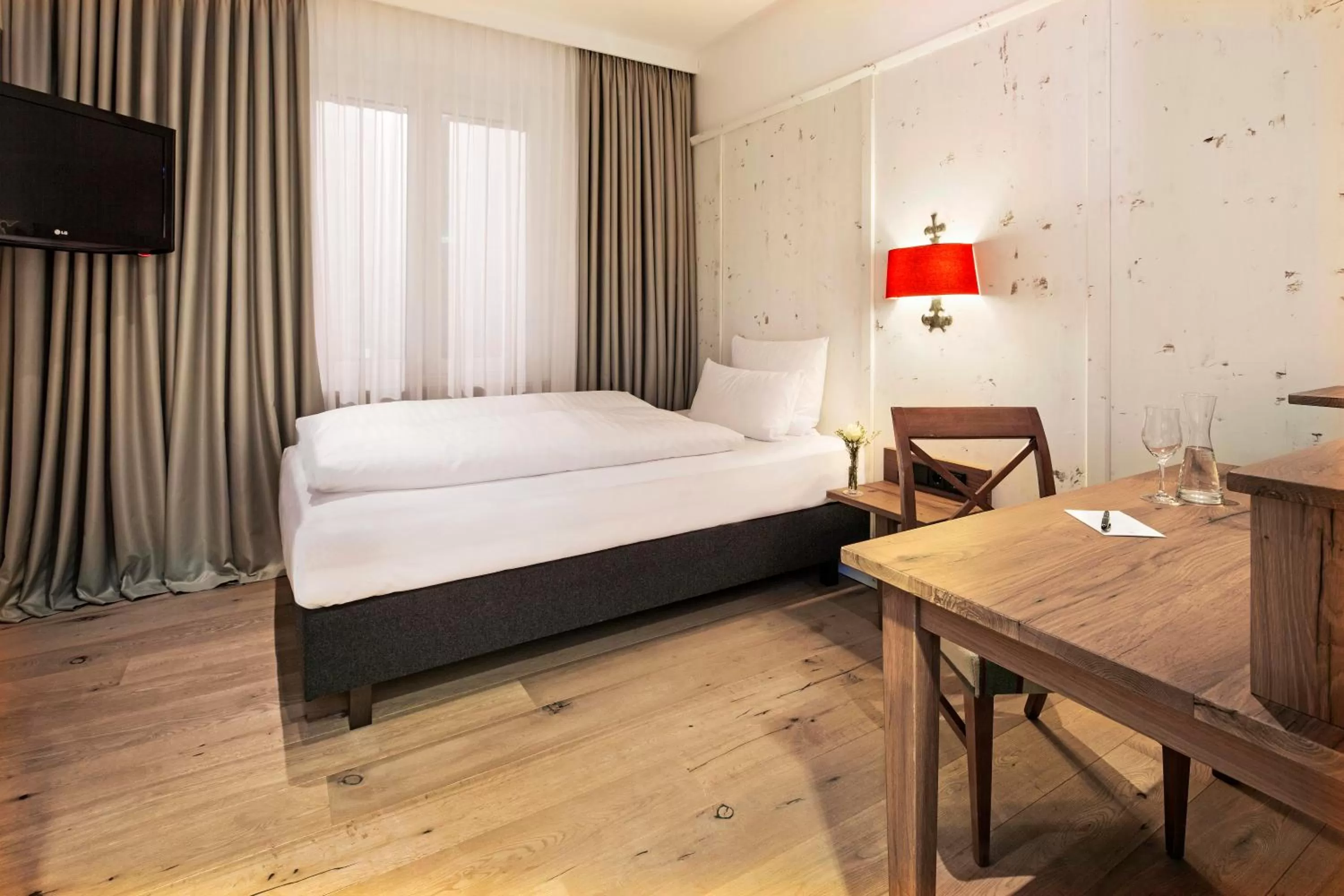 Bed in Eden Hotel Wolff