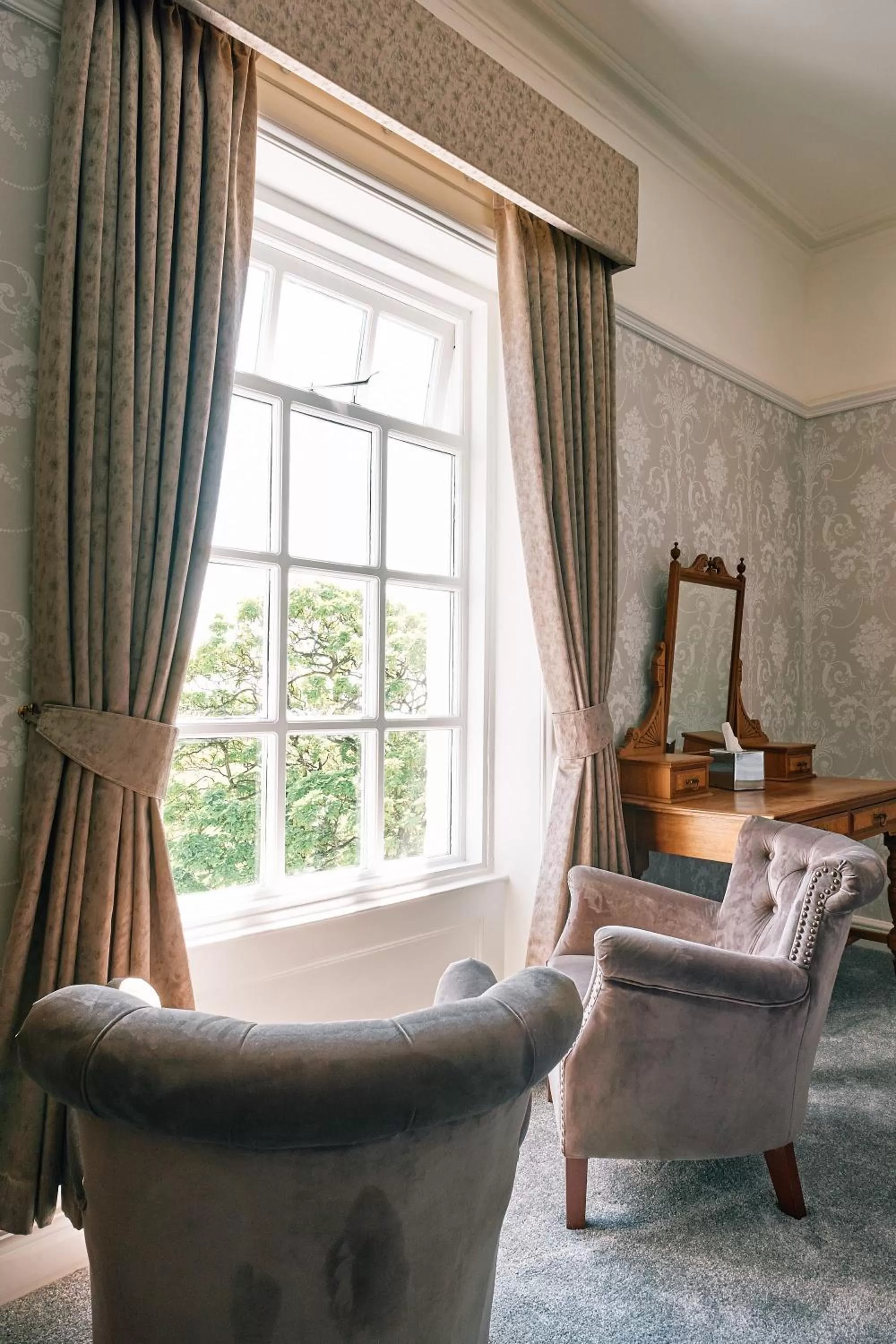 Seating area in The Queens Hotel