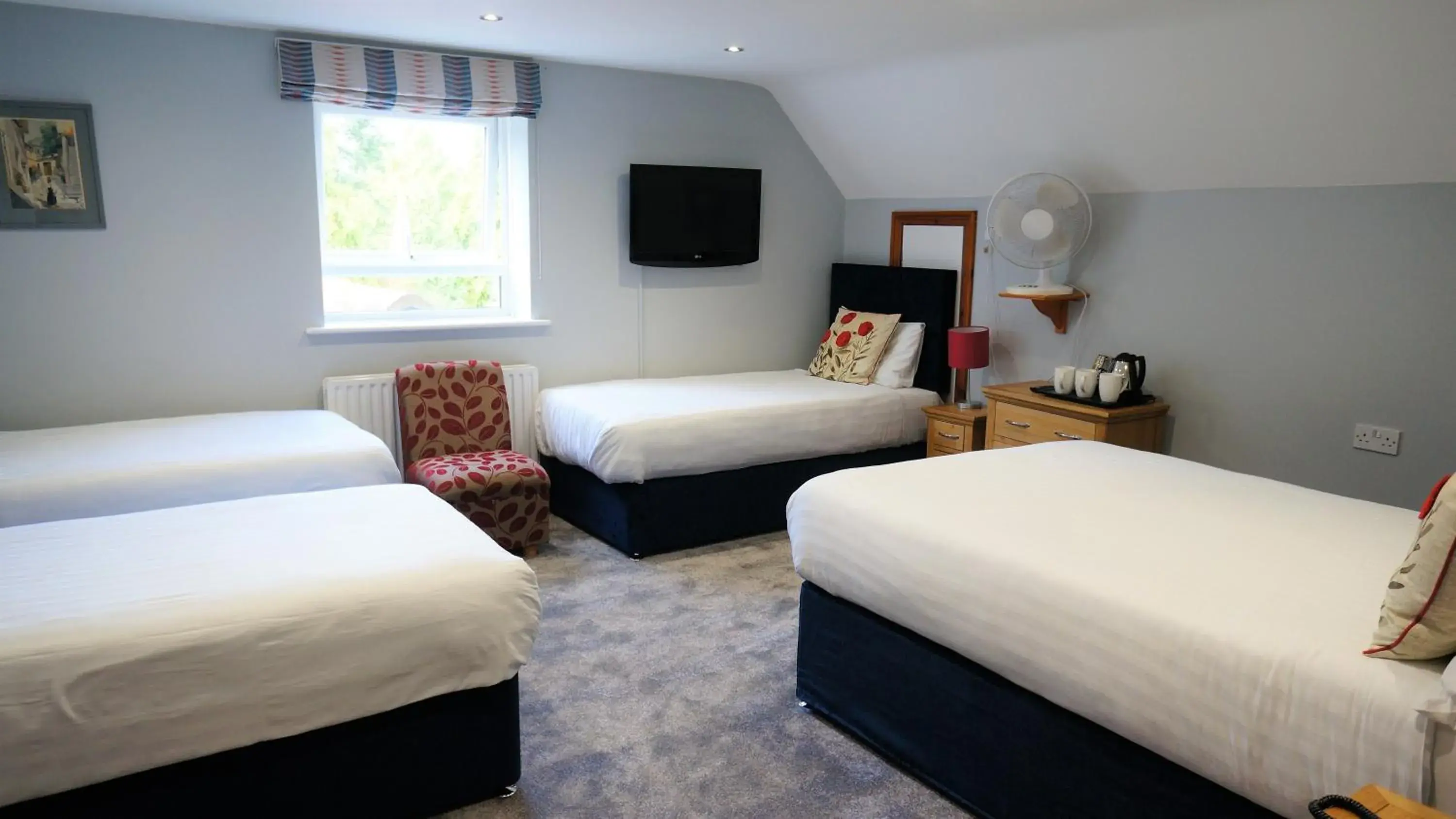 Bedroom, Bed in The Lawn Guest House Gatwick
