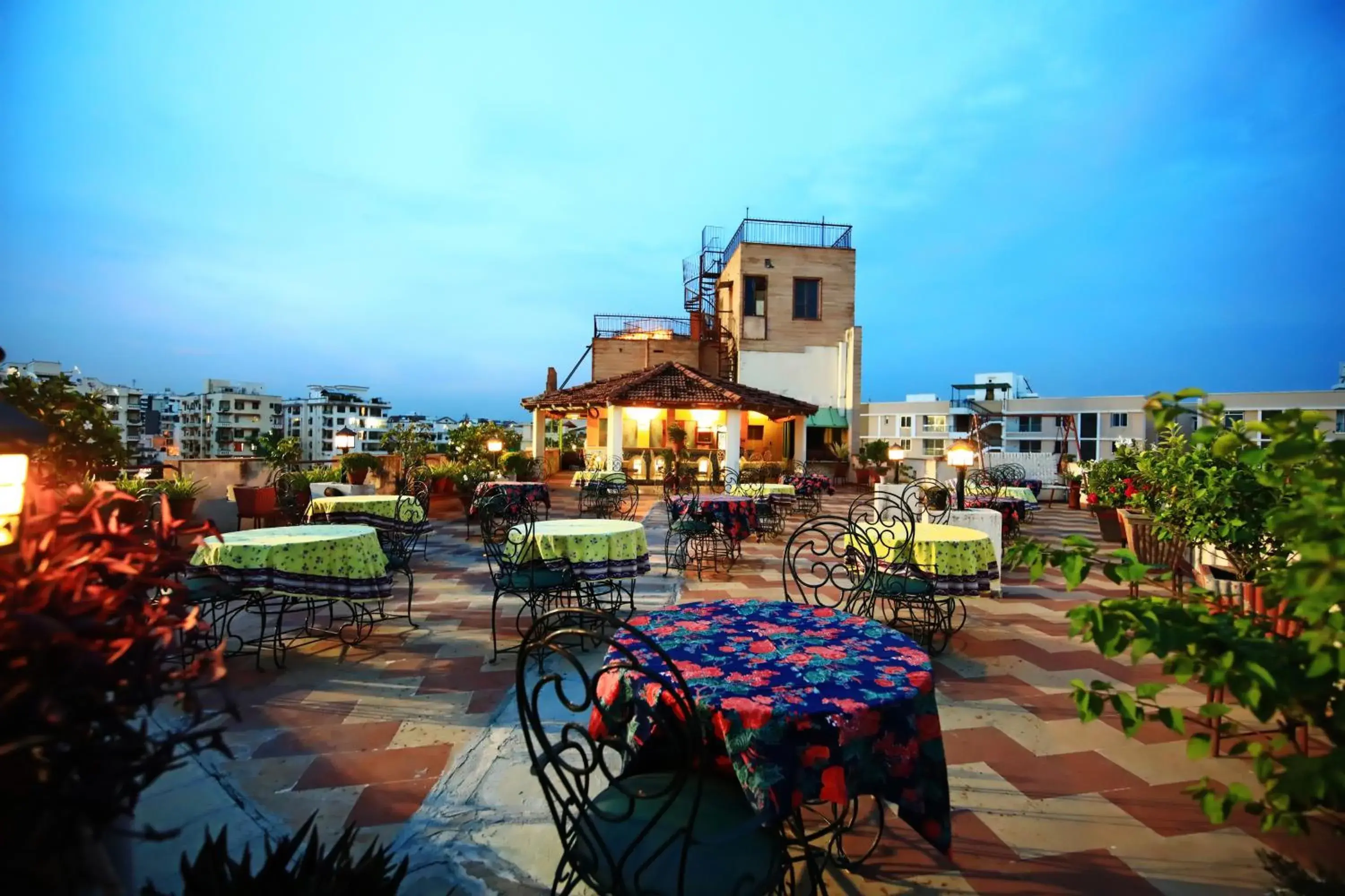 Restaurant/places to eat in Jaipur Inn