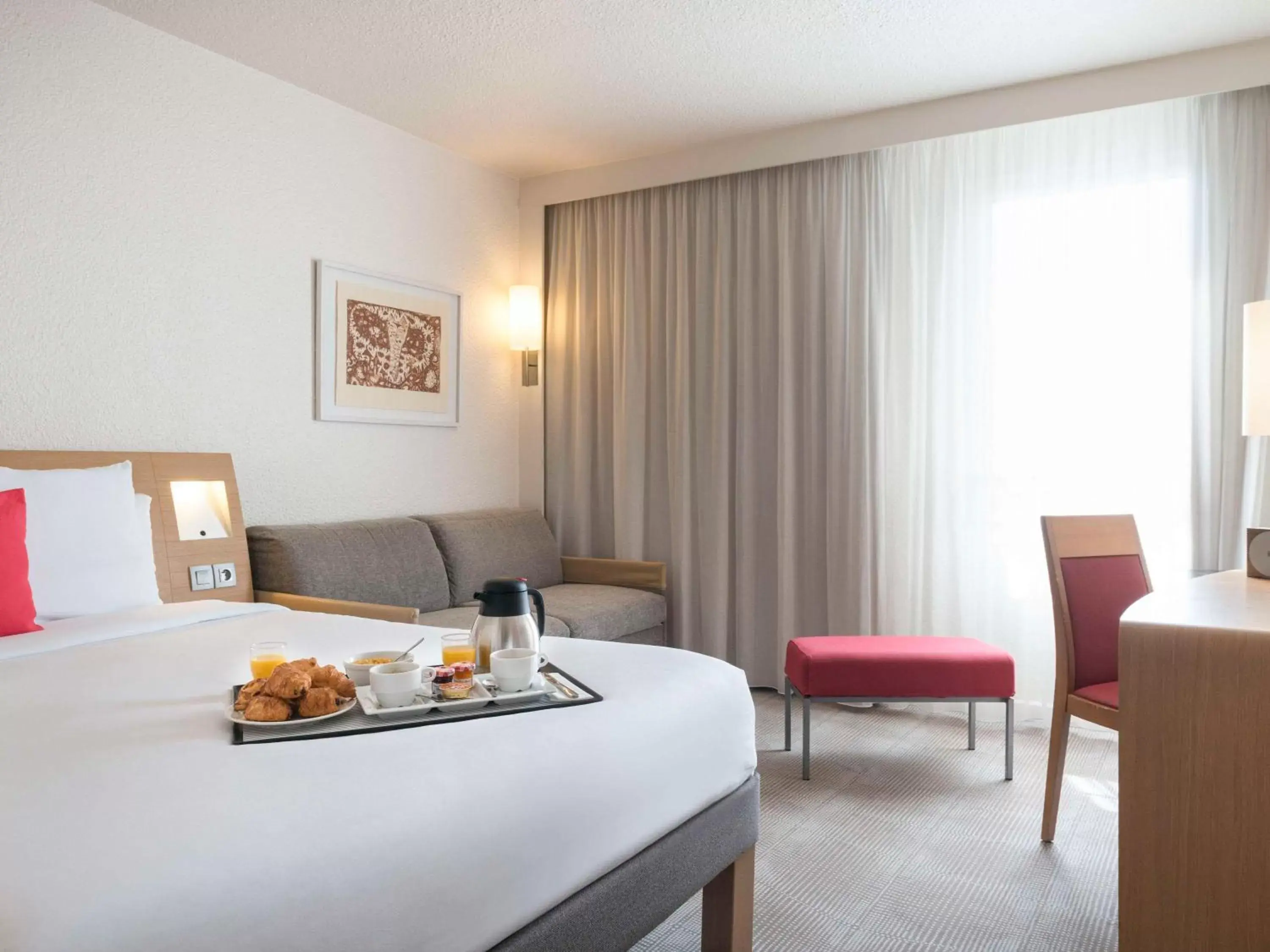 Classic Double Room with Sofa in Novotel Paris Est Classic Double Room with Sofa in Novotel Paris Est