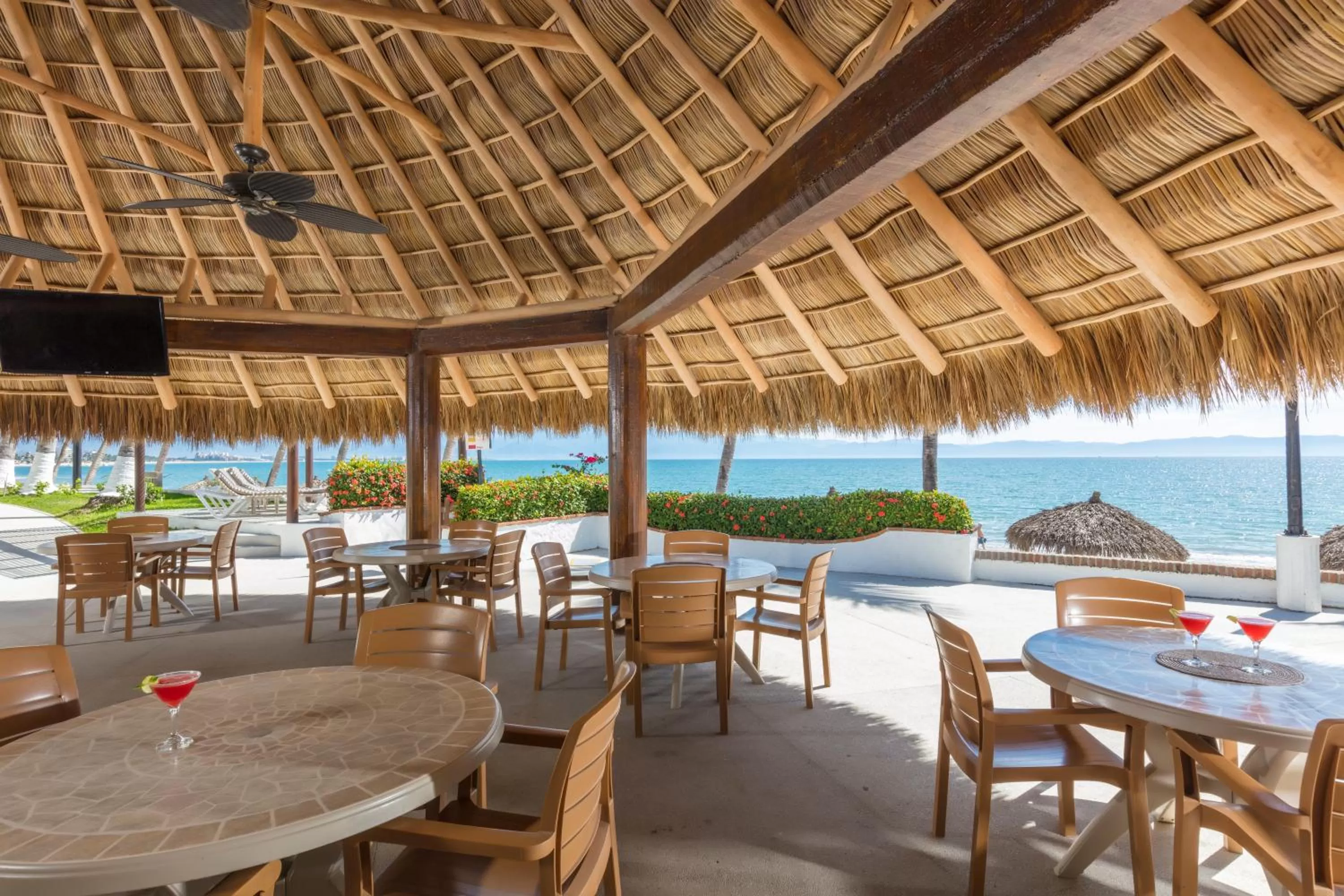 Lounge or bar in Vista Vallarta All Suites On The Beach