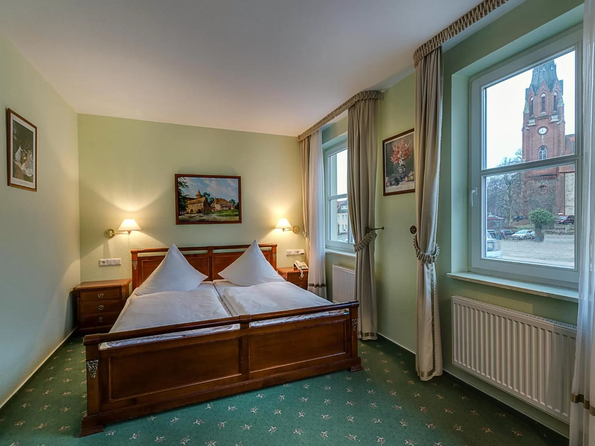 Bed in Hotel Zur Burg GmbH