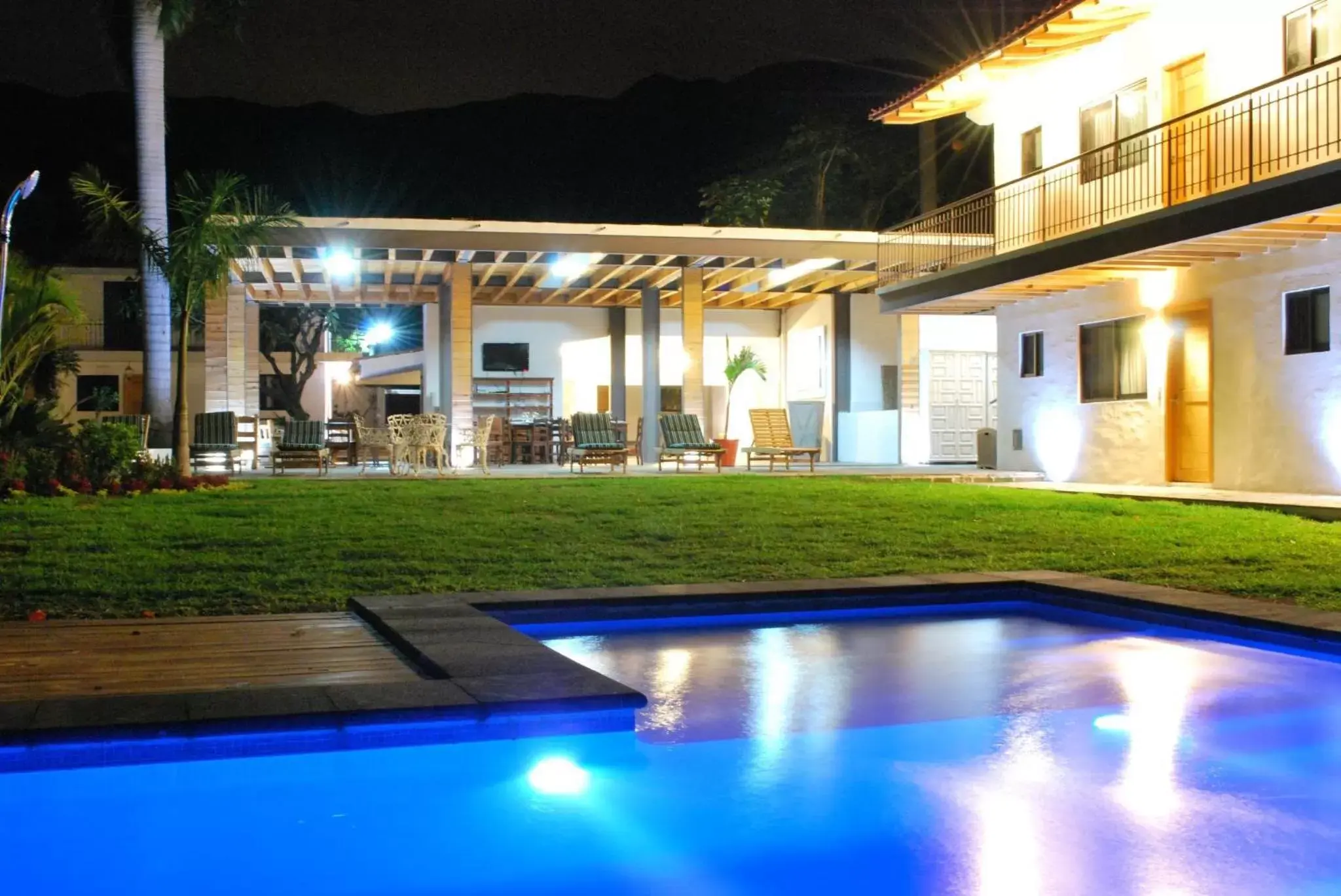 Patio, Swimming Pool in Hotel La Ribereña