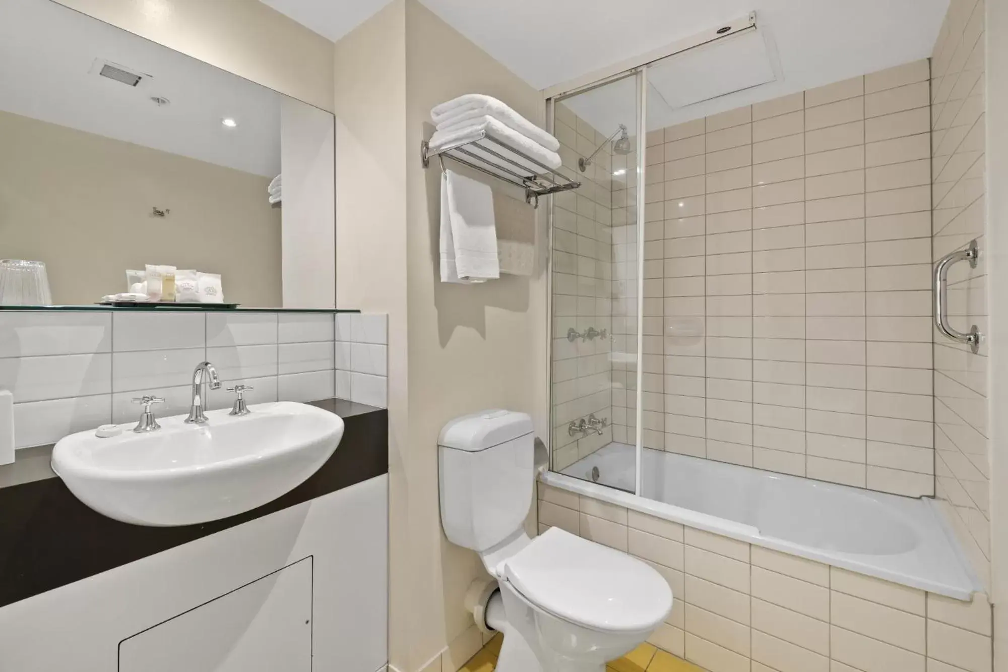 Bathroom in YEHS Hotel Melbourne CBD