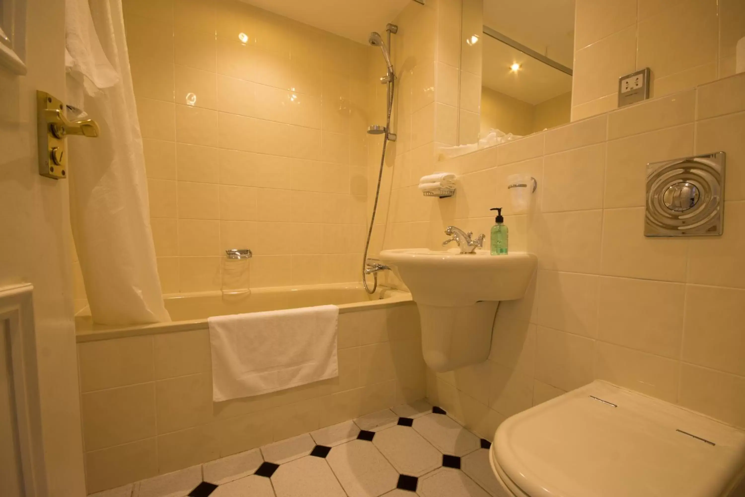 Bathroom in 9 Green Lane Bed and Breakfast