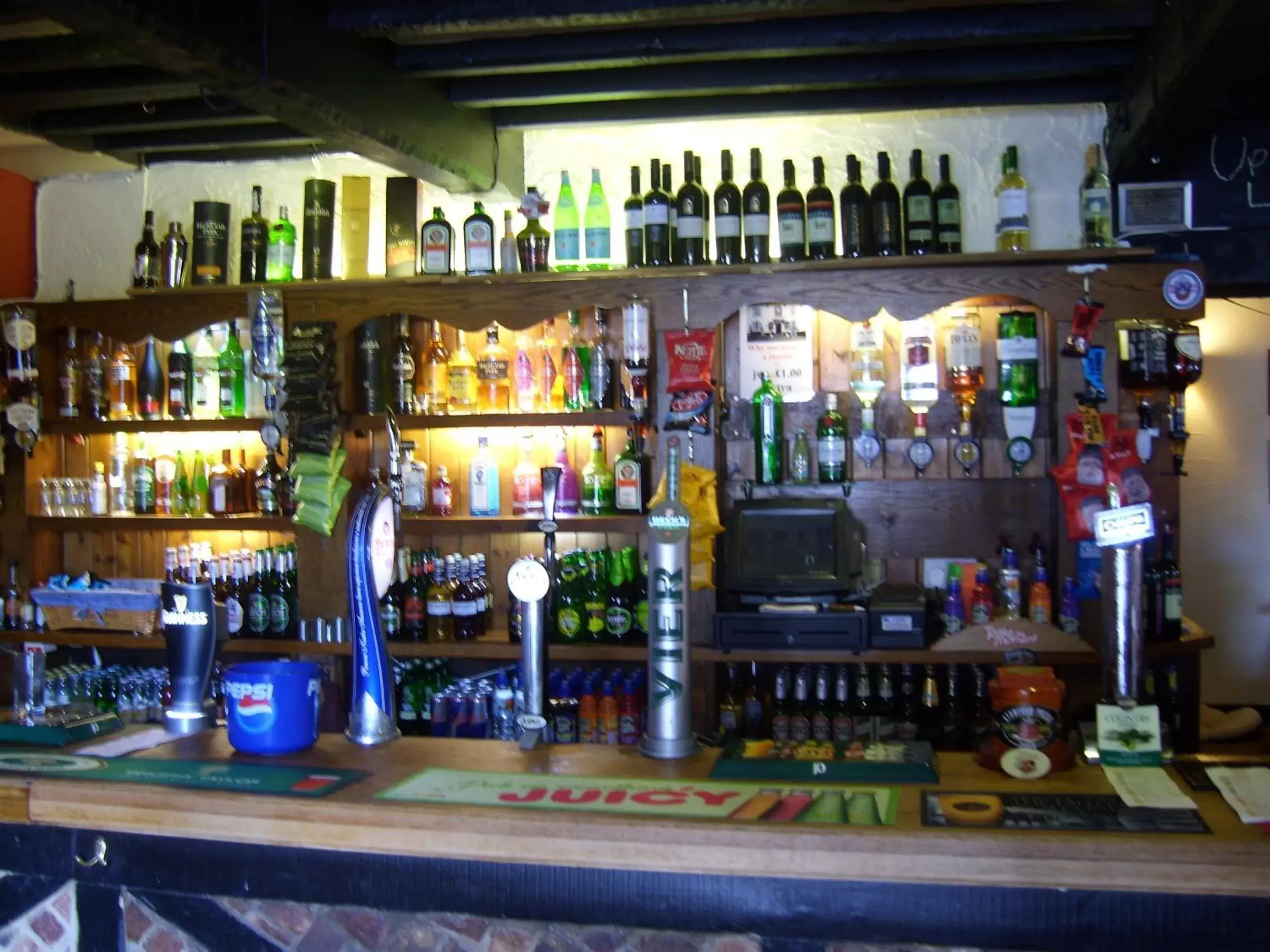 Lounge or bar, Lounge/Bar in The Crown Aldbourne