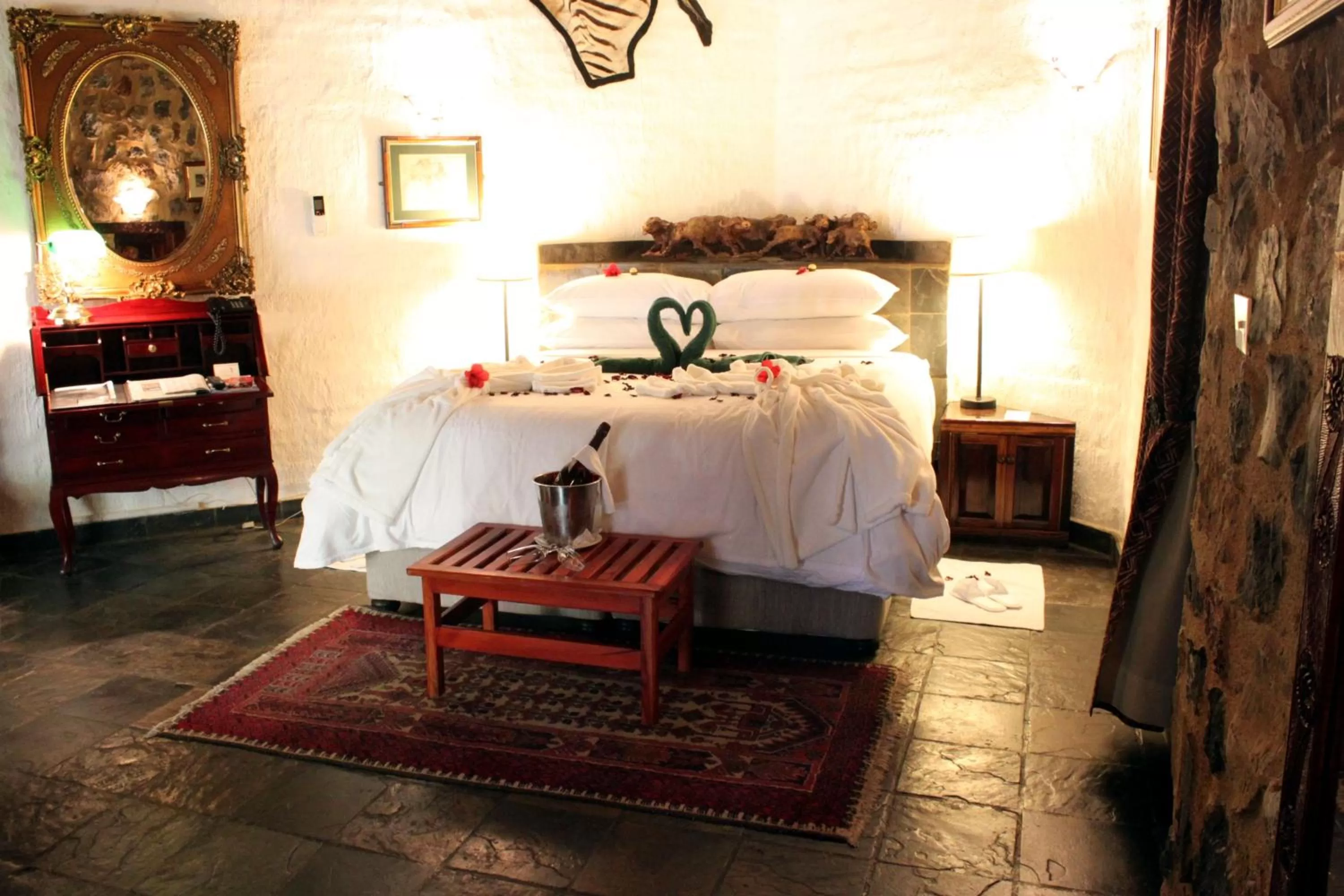 Bedroom, Bed in Misty Hills Country Hotel, Conference Centre & Spa