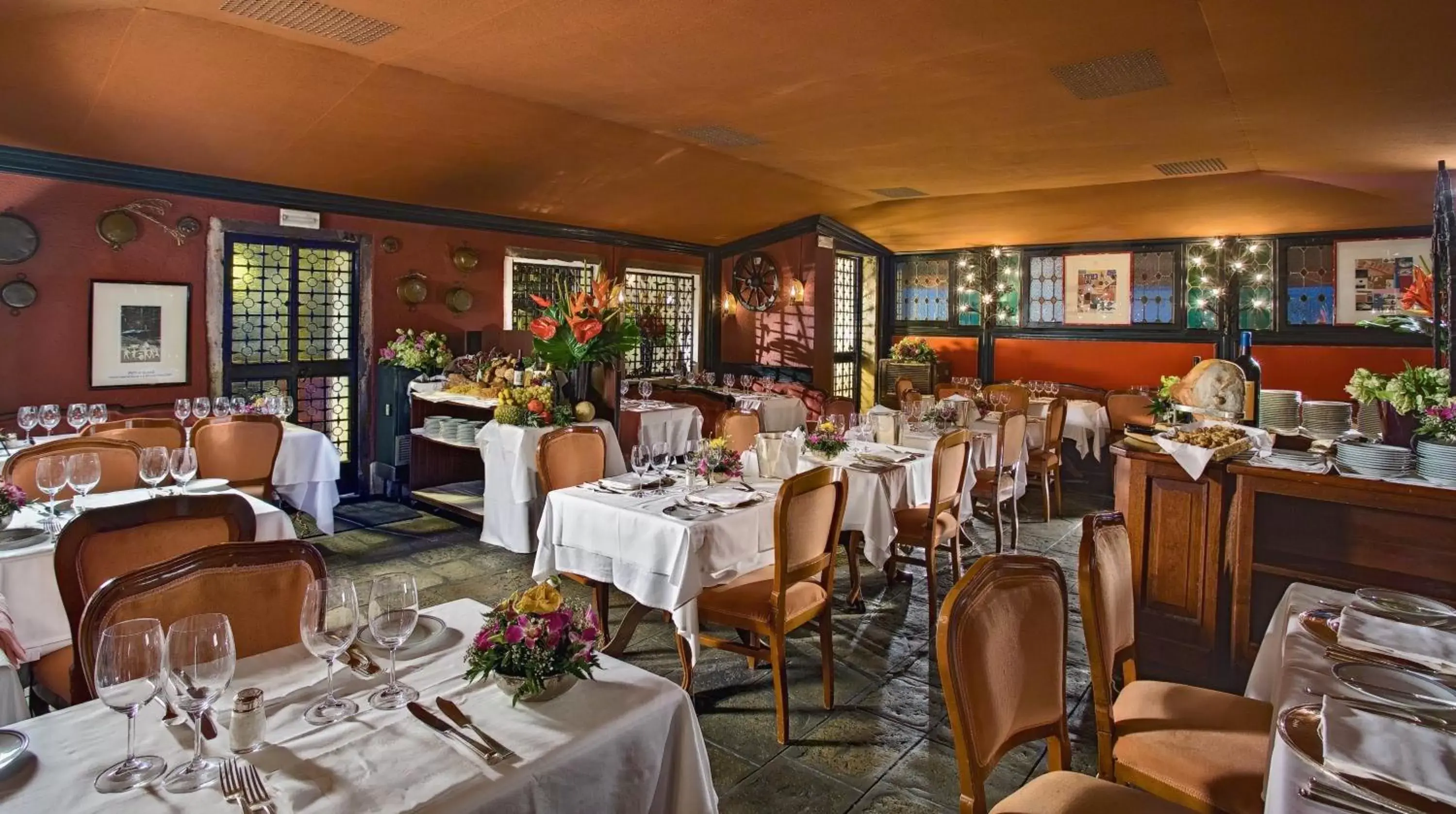 Restaurant/Places to Eat in Hotel Montecarlo