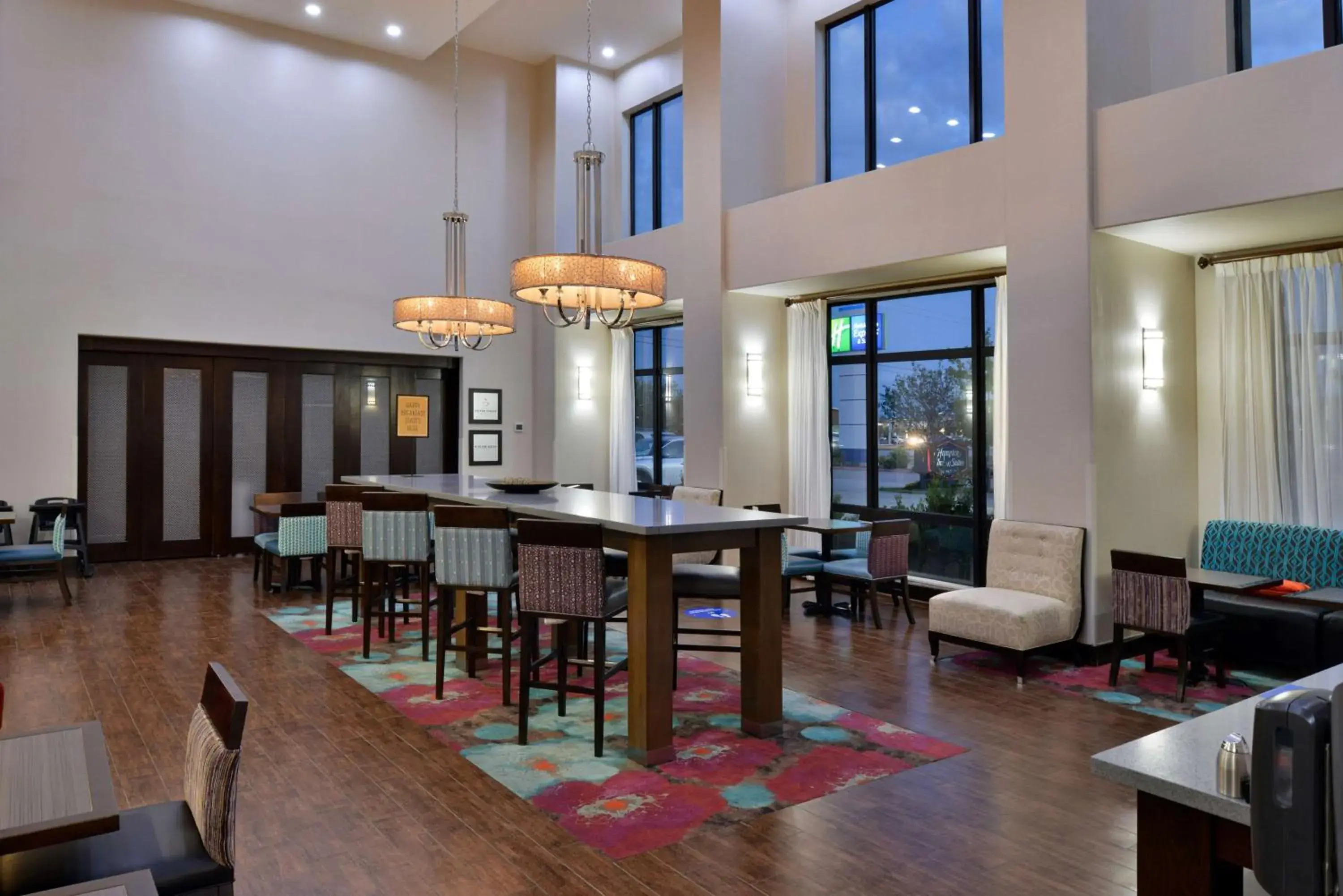 Breakfast, Lounge/Bar in Hampton Inn and Suites Hutto