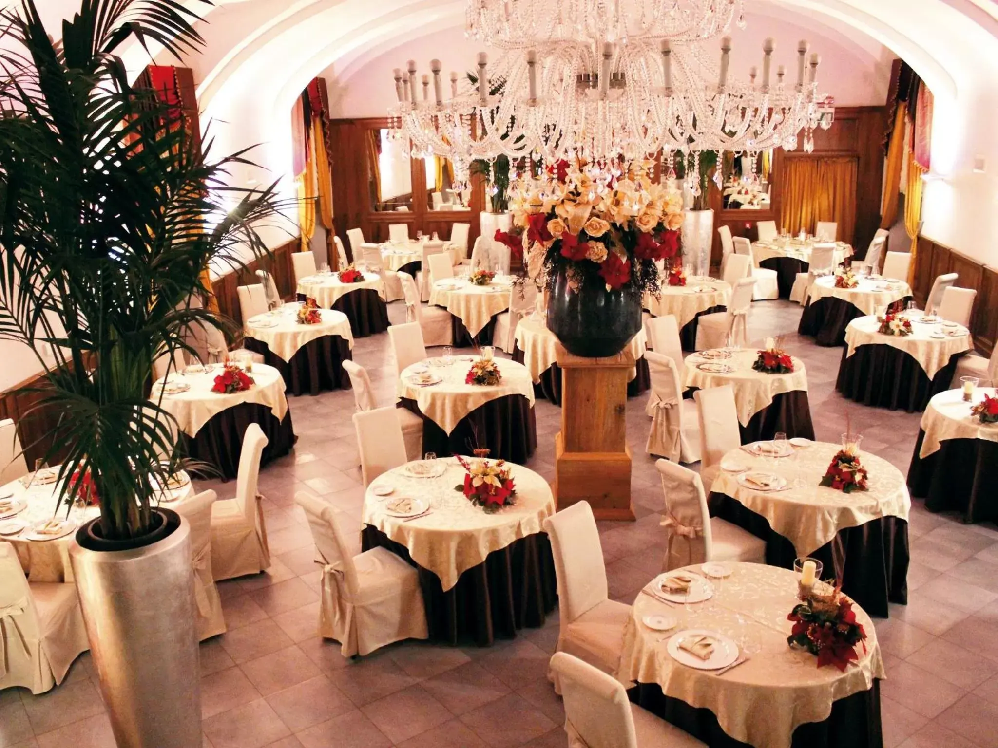 Restaurant/places to eat, Banquet Facilities in Montaldo Castle & Resort