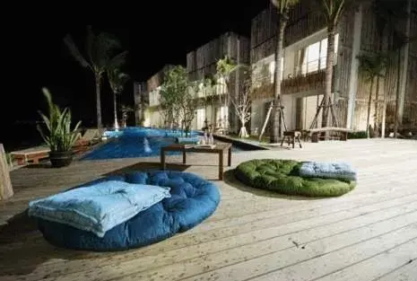 Balcony/Terrace, Swimming Pool in Bari Lamai Resort