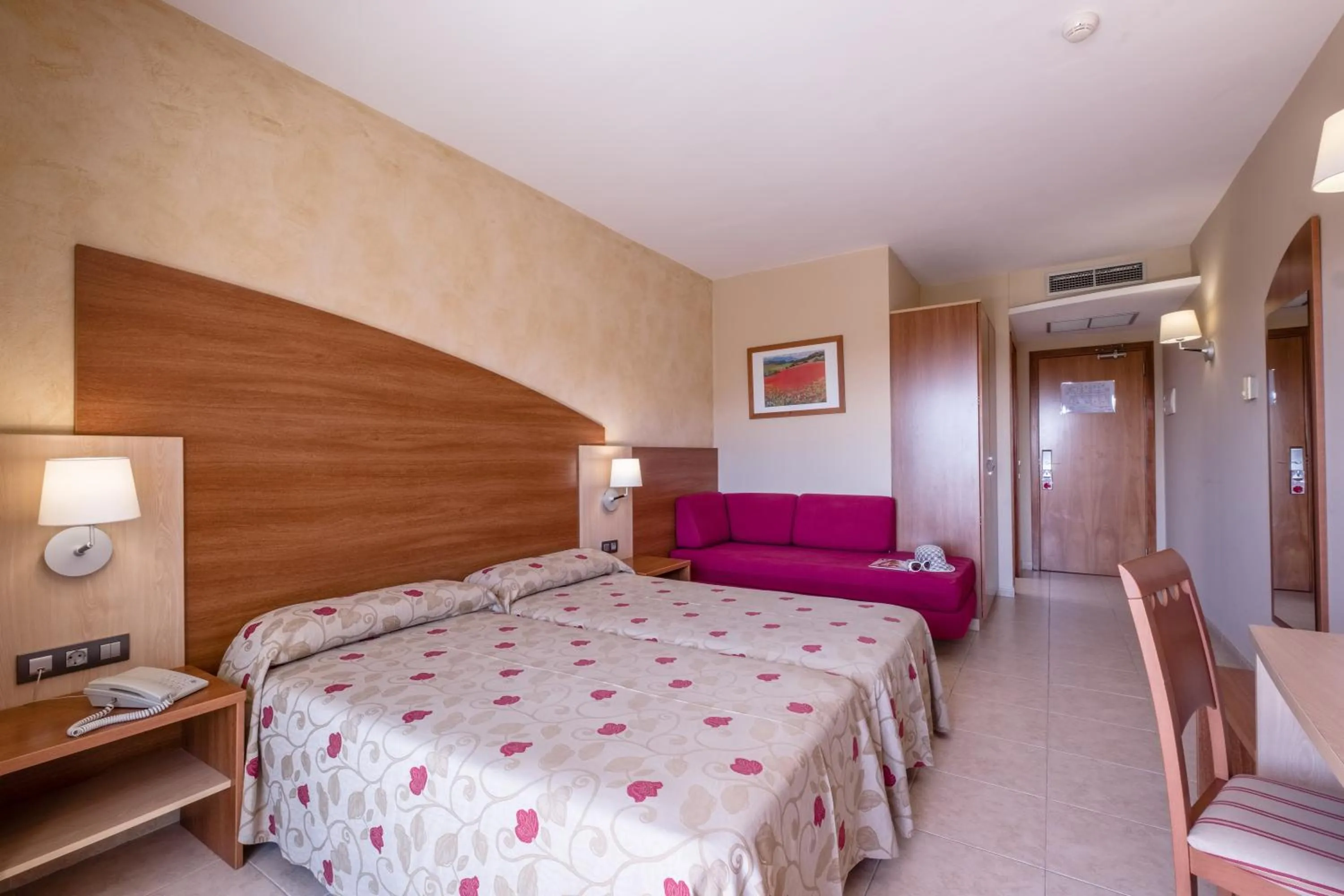 Bed in Hotel California Palace