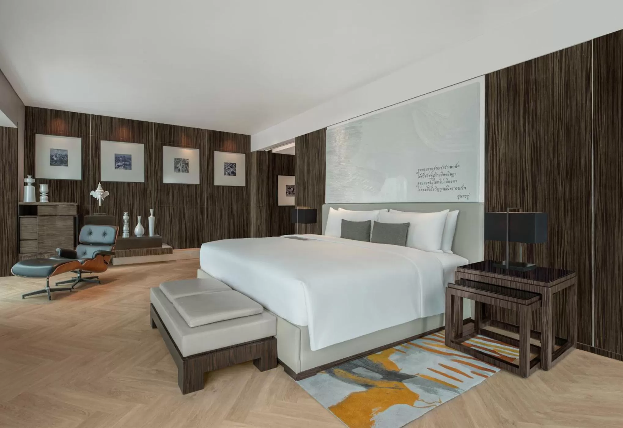 Photo of the whole room, Bed in Le Meridien Bangkok