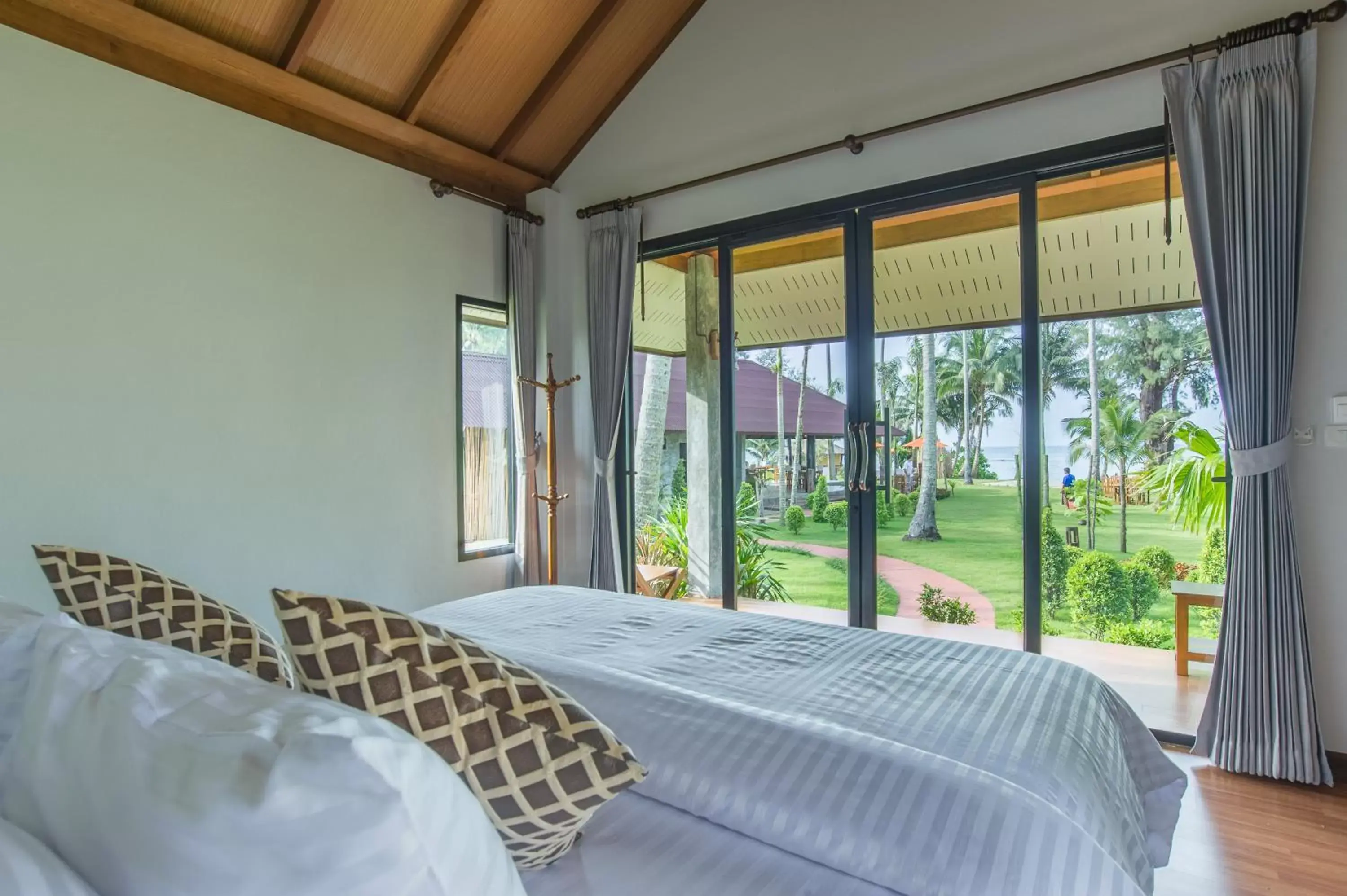 Bedroom, Bed in Medee Resort