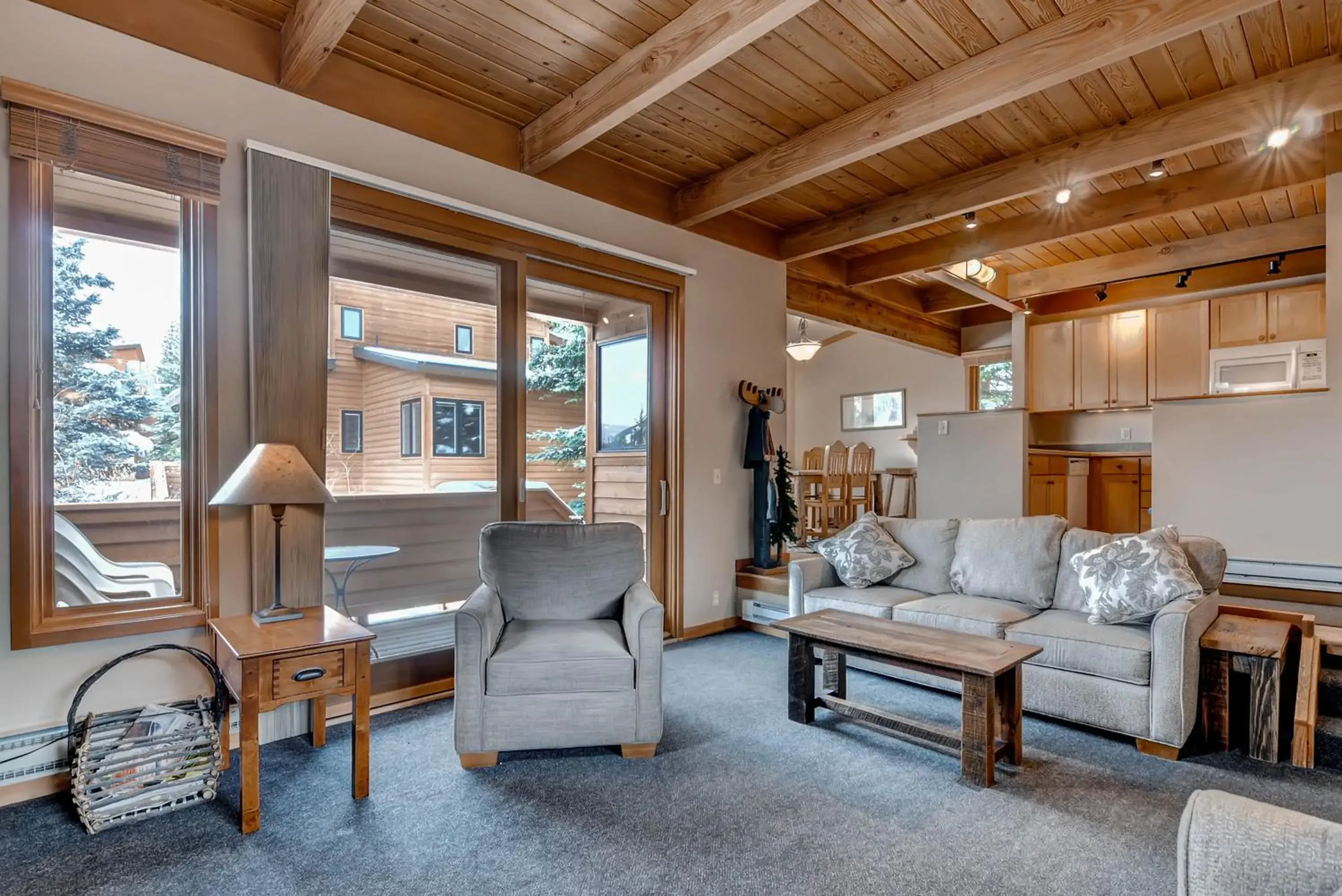 Living room, Lounge/Bar in Aspen Ridge Condominiums by Keystone Resort