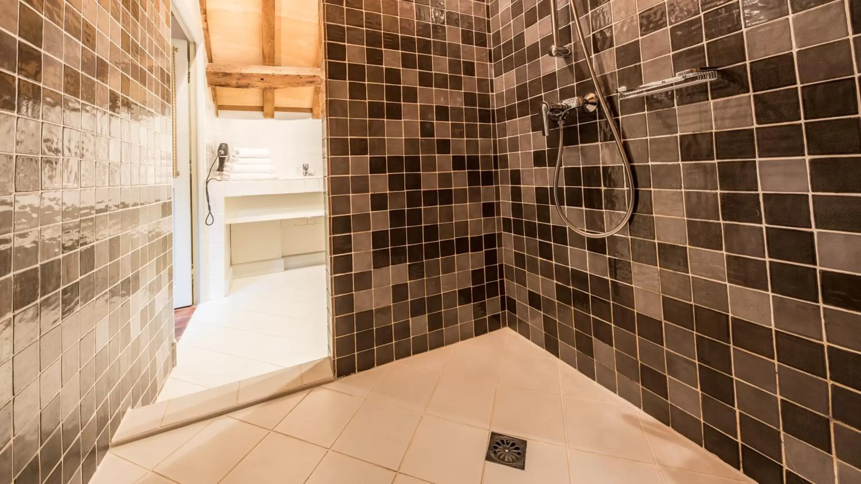 Shower, Bathroom in Hôtel la Maison de Rhodes & Spa