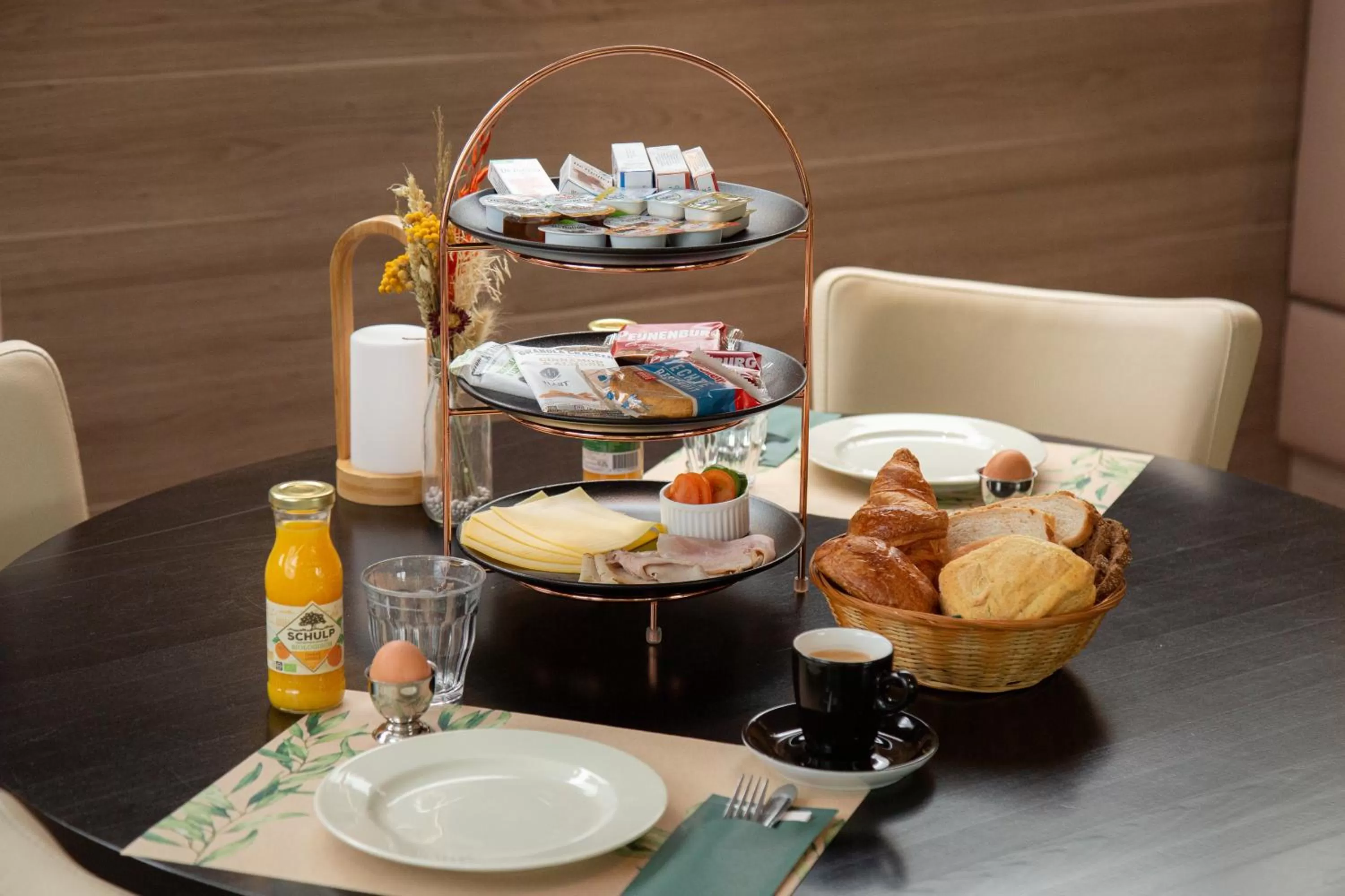 Breakfast in 50|50 Hotel Belmont