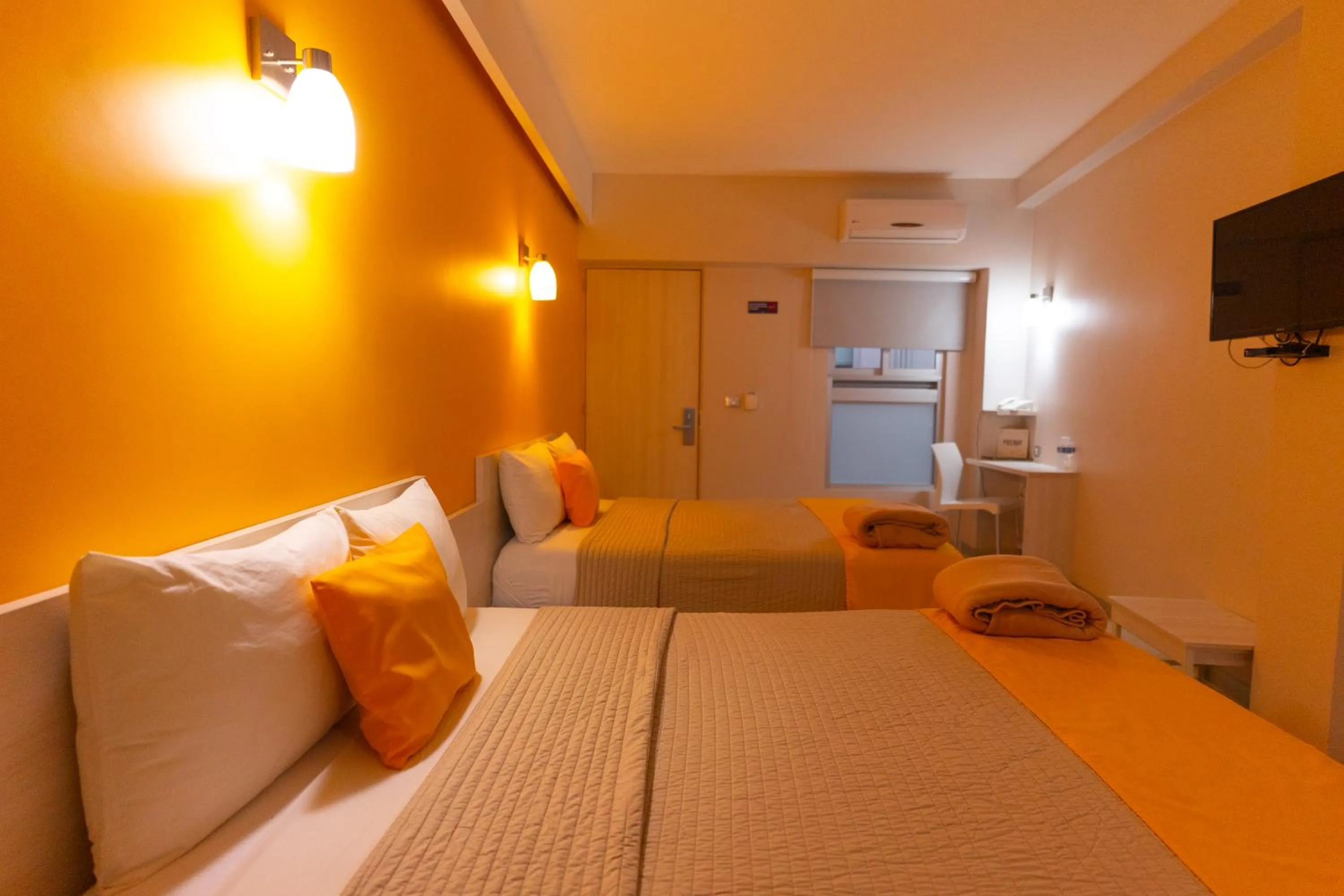 Photo of the whole room, Bed in SC HOTEL