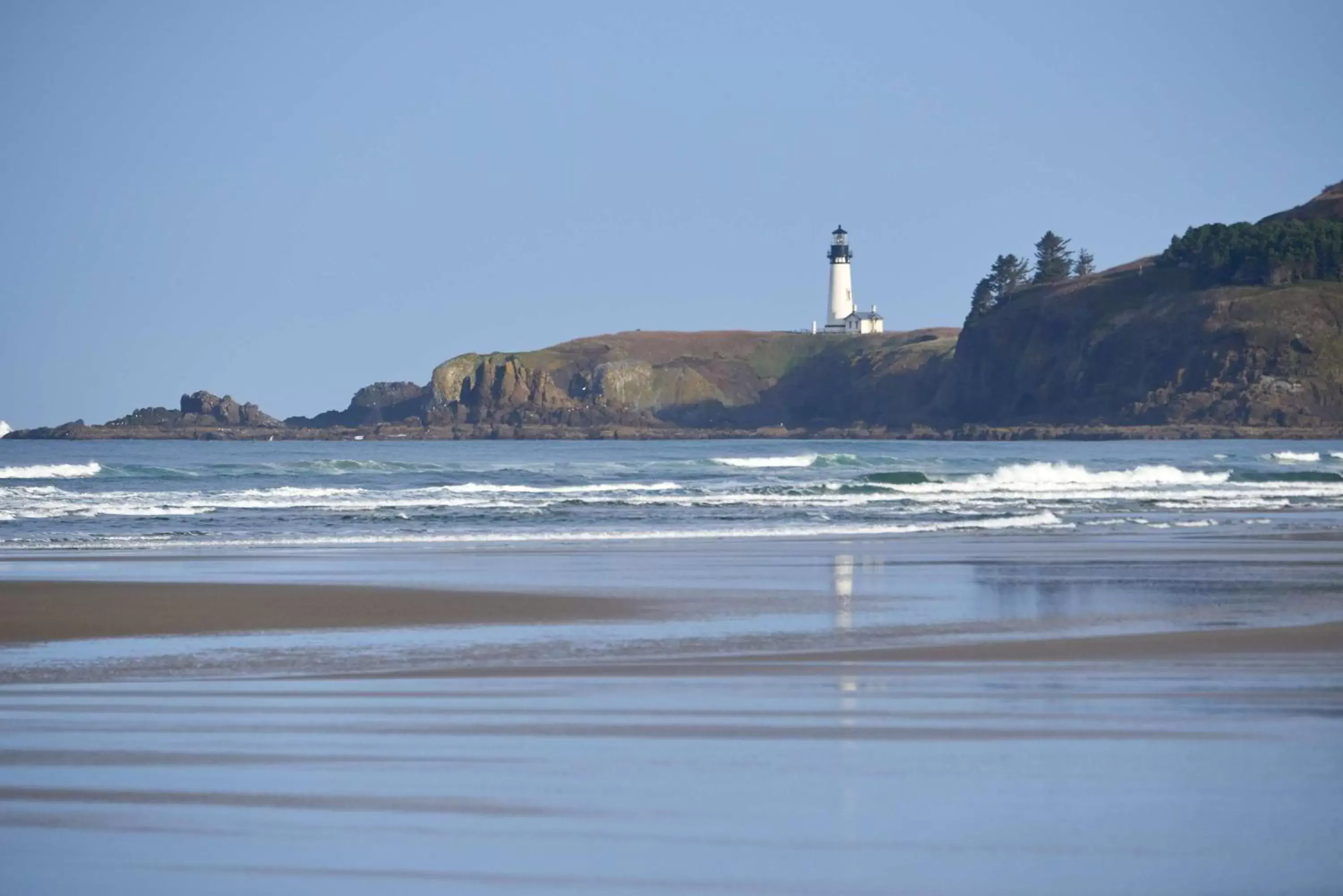 Property building in Best Western Plus Agate Beach Inn