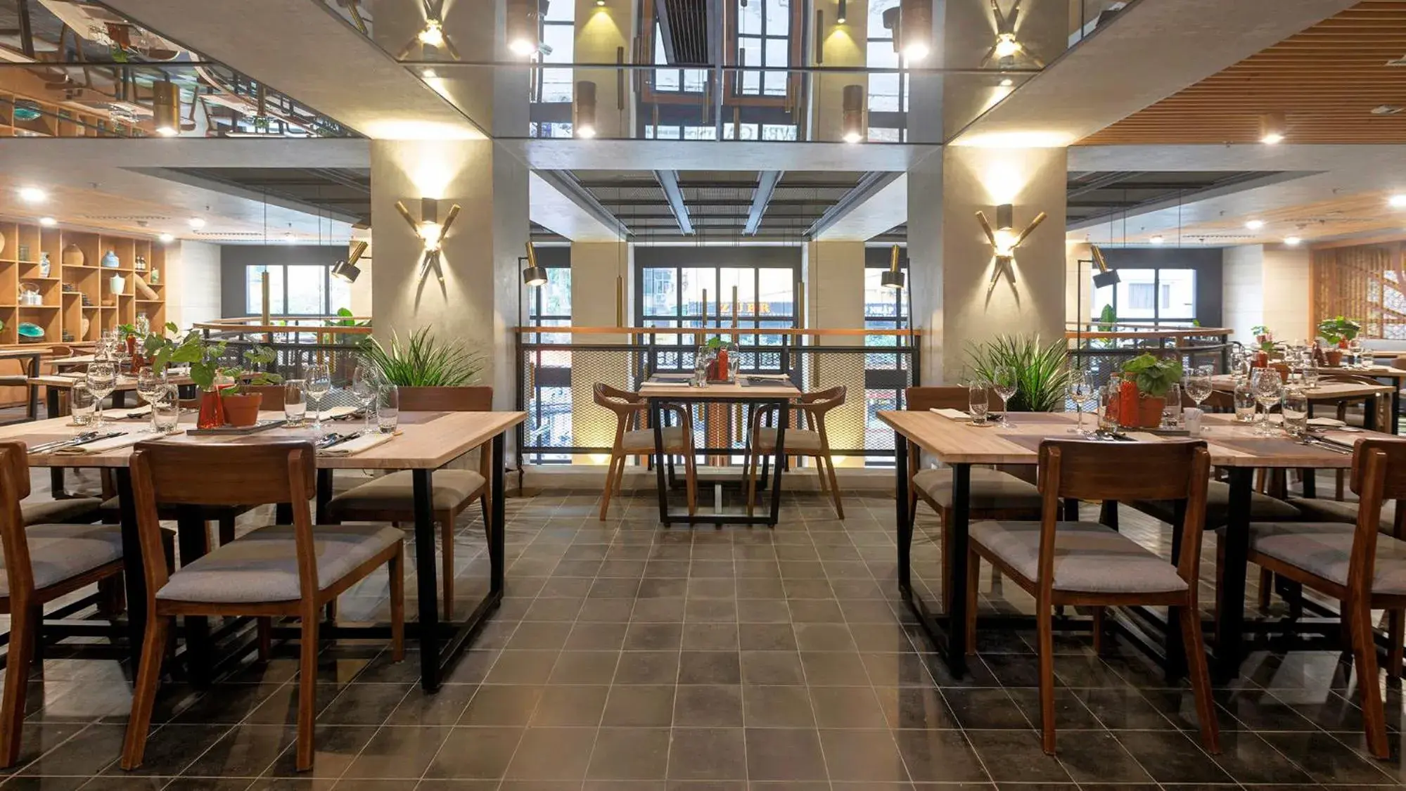 Restaurant/places to eat in Flower Garden Hotel Restaurant/places to eat in Flower Garden Hotel