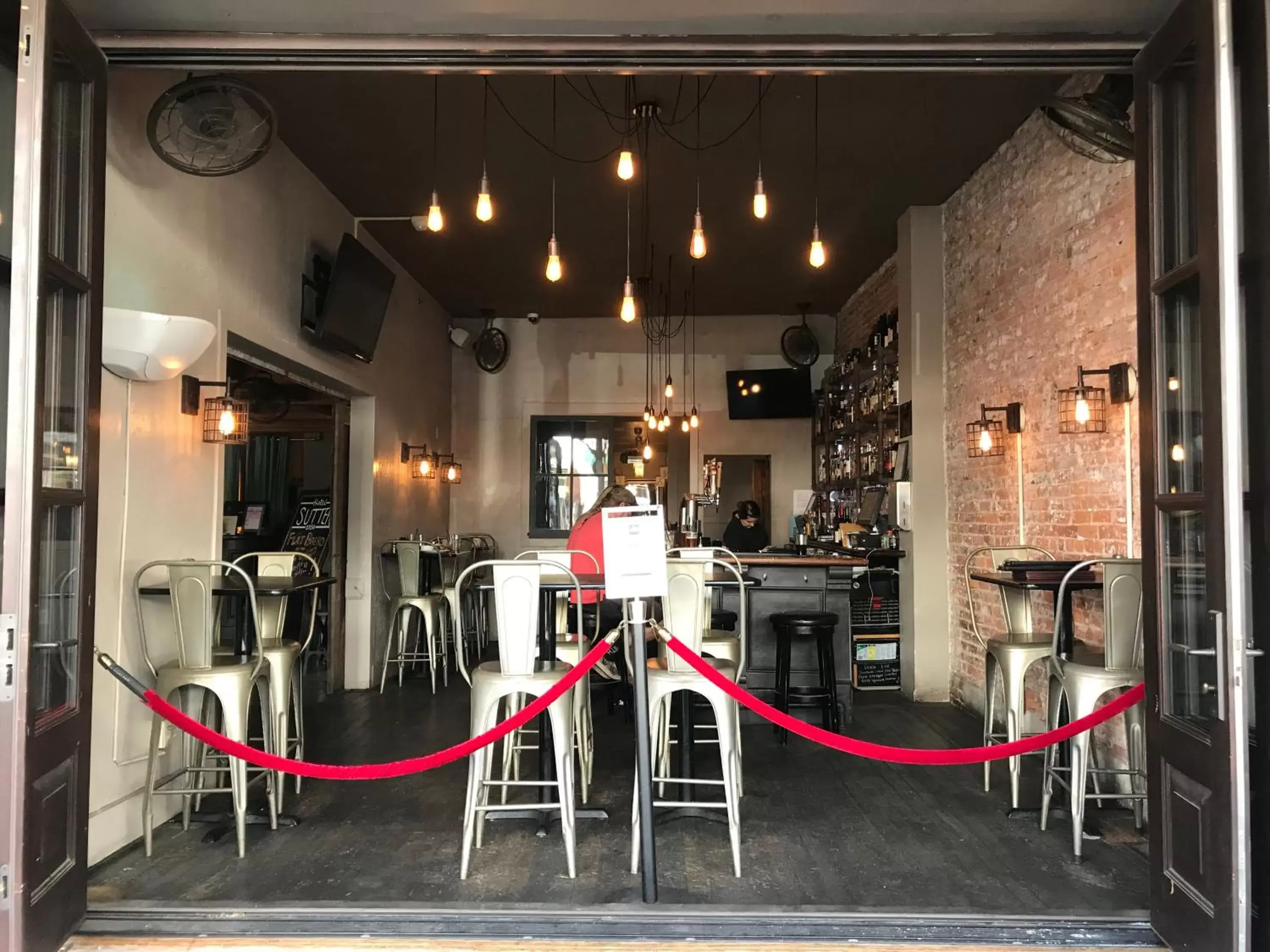 Facade/entrance in Hotel Sutter Facade/entrance in Hotel Sutter