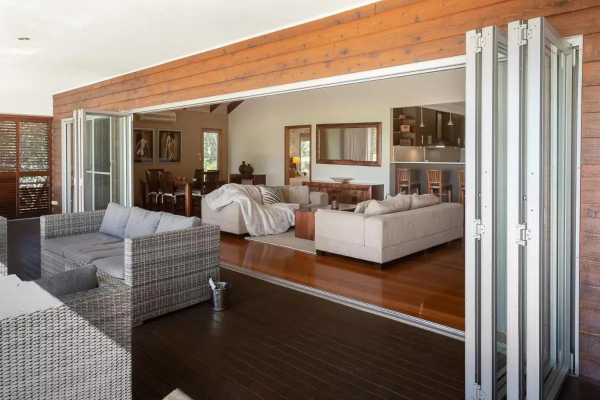 Seating Area in Lake Weyba Cottages Noosa