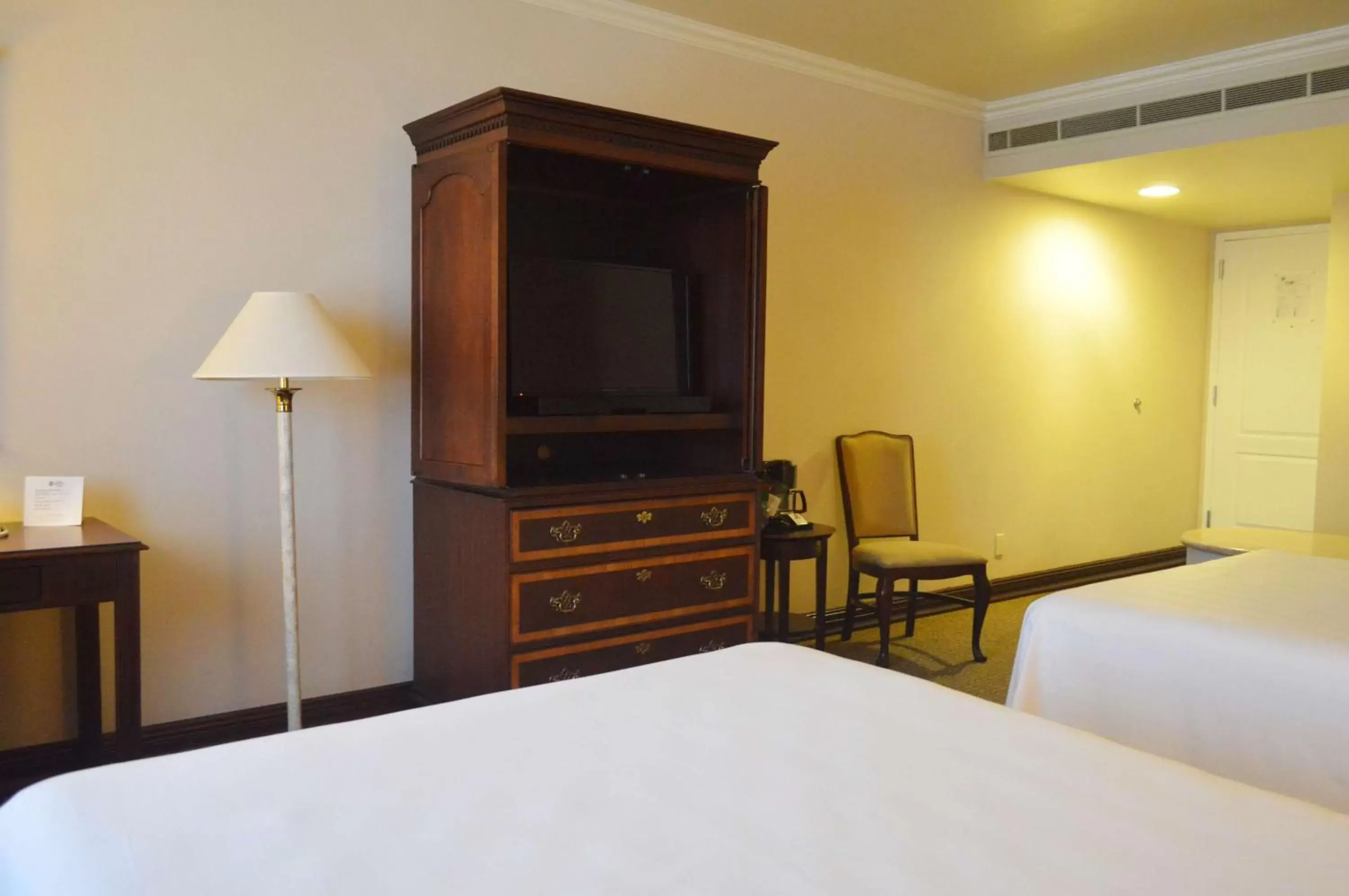 Photo of the whole room, TV/Entertainment Center in Best Western Plus Nuevo Laredo Inn & Suites