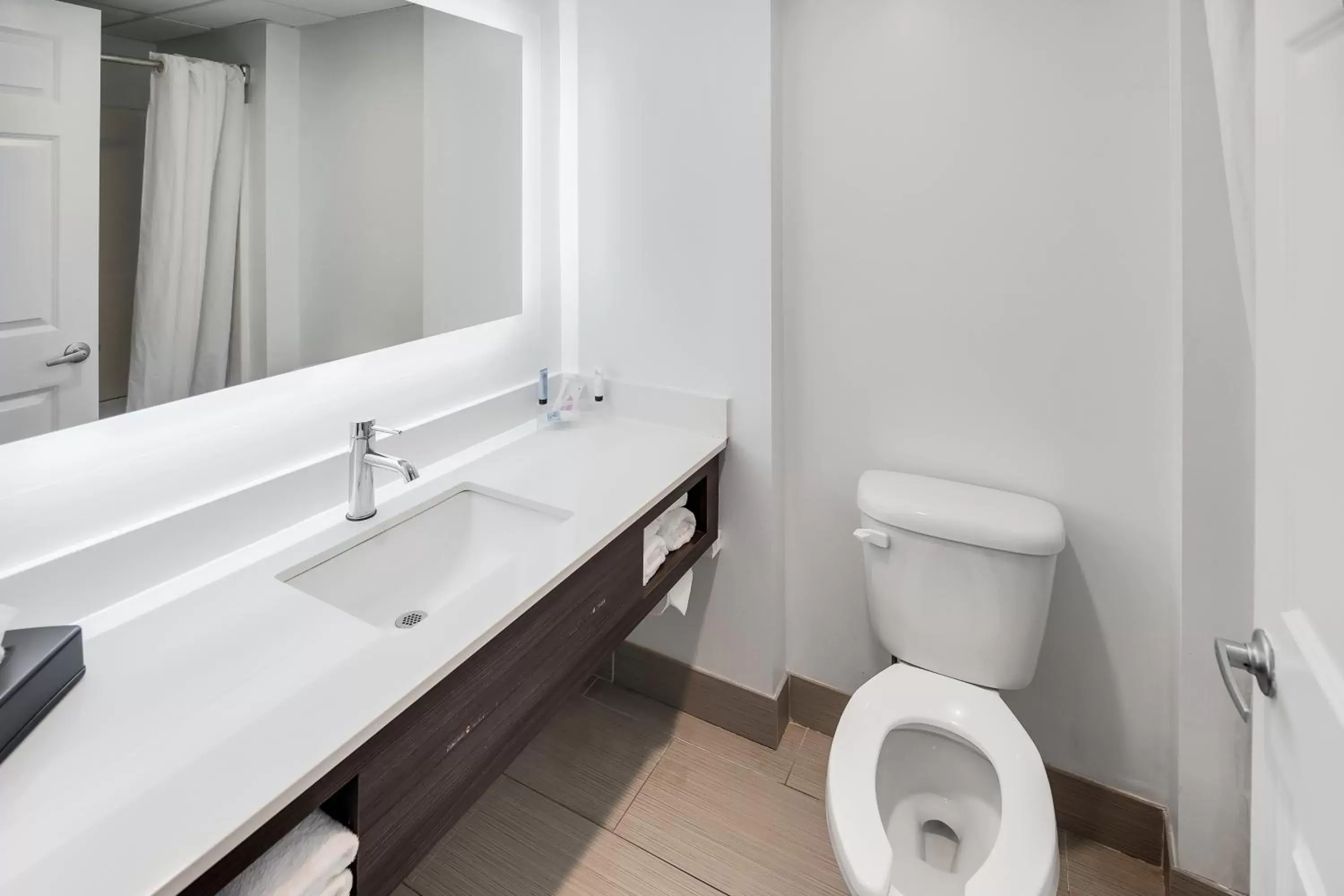 Bathroom in Tropical Seas Hotel