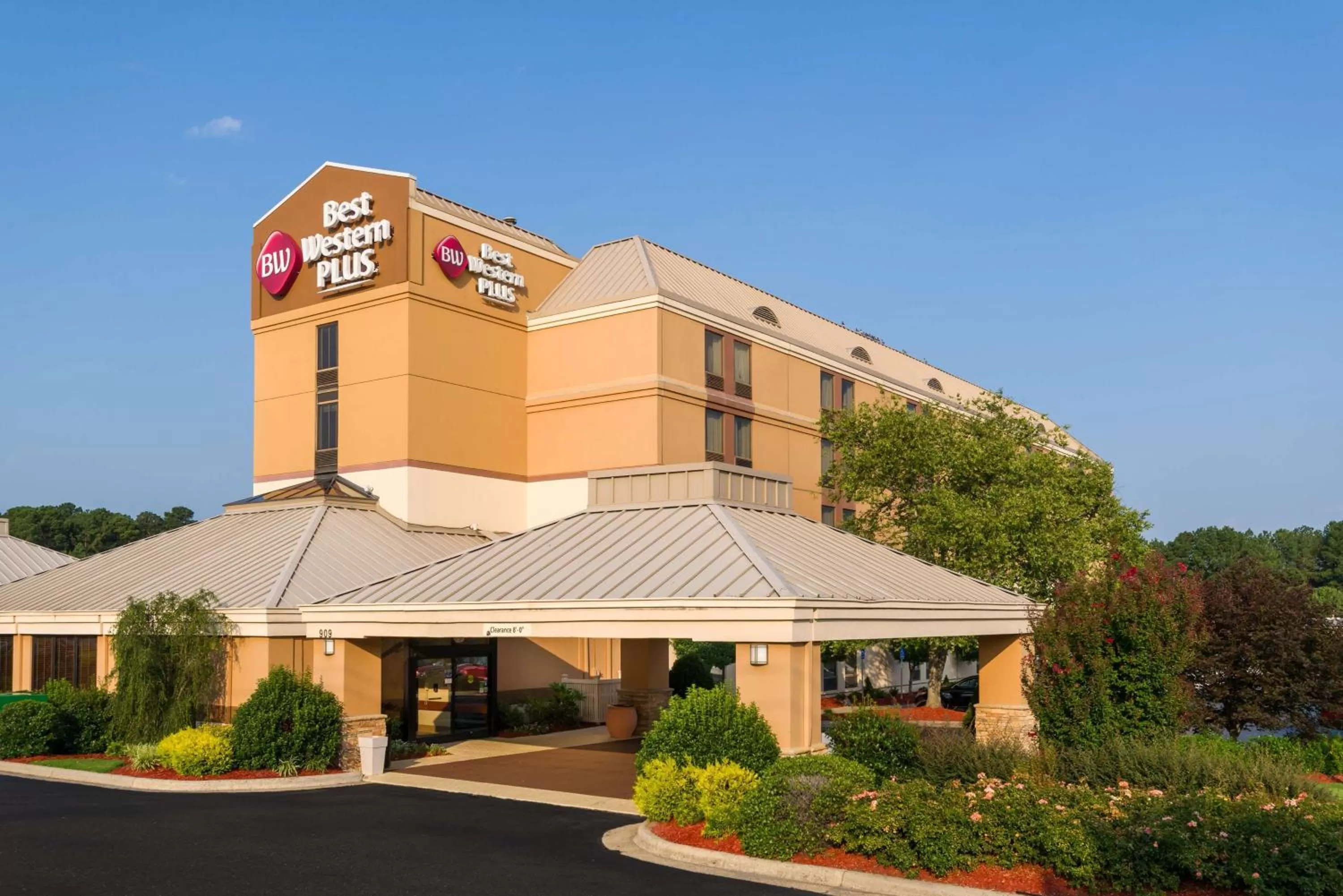Property building in Best Western Plus Goldsboro