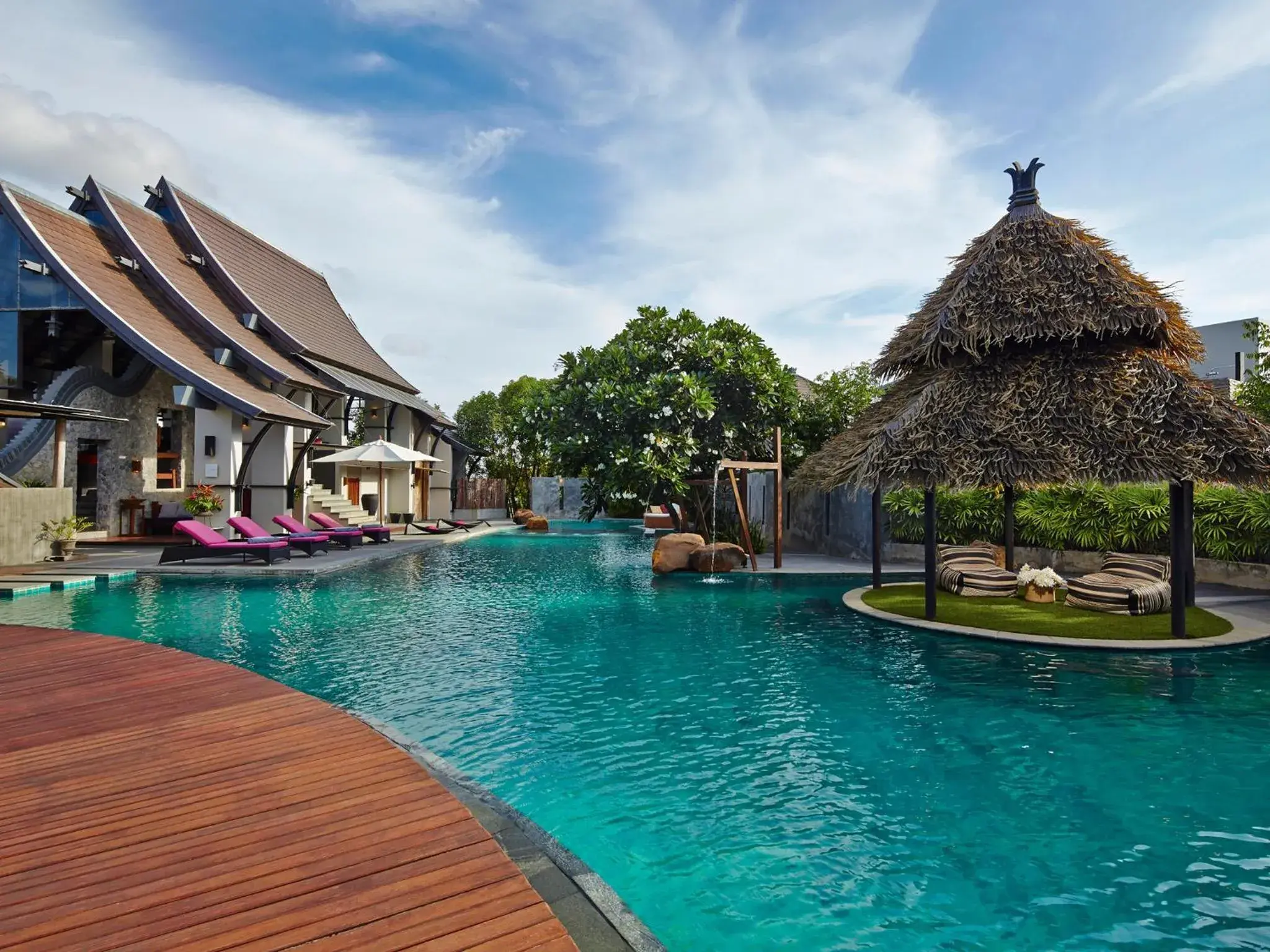 Facade/entrance, Swimming Pool in Villa Villa Pattaya