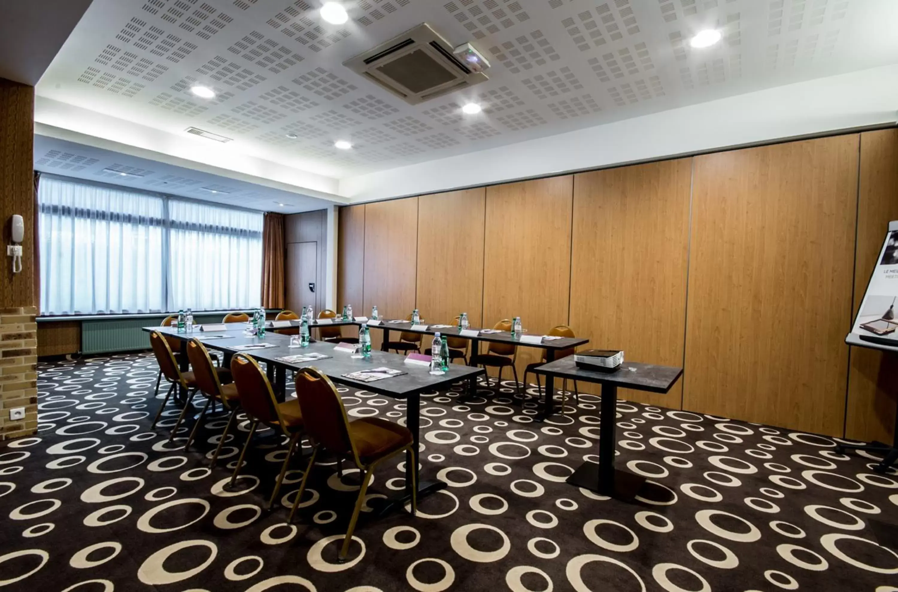 Meeting/conference room in Mercure Dinan Port Le Jerzual