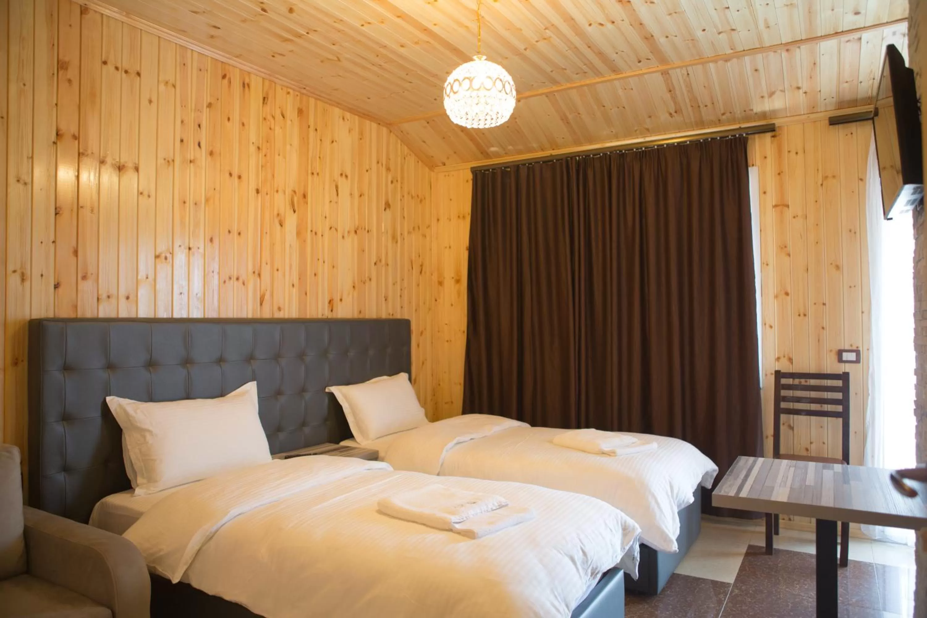 Bedroom, Bed in Buna Park Hotel