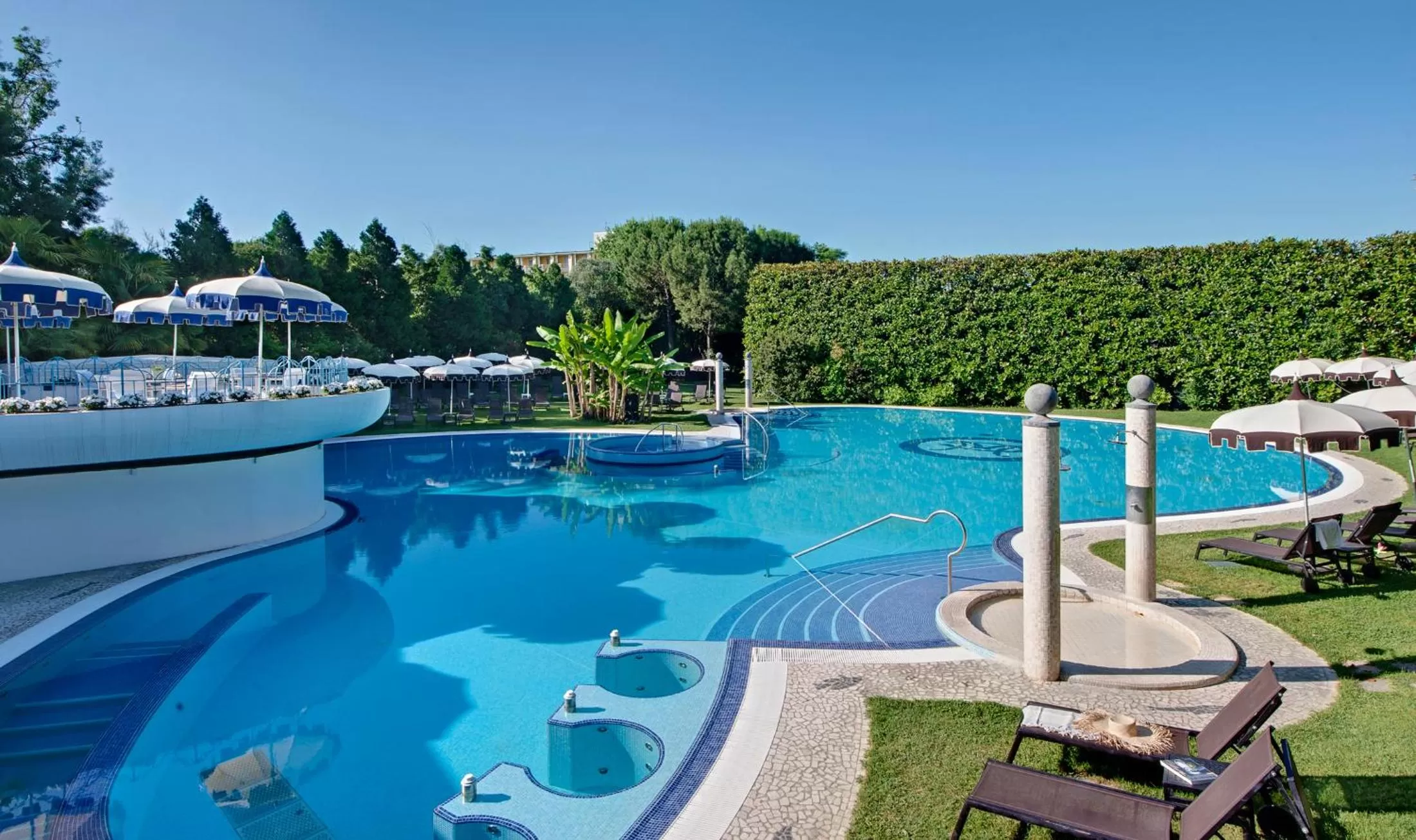 Swimming pool in Hotel Mioni Pezzato