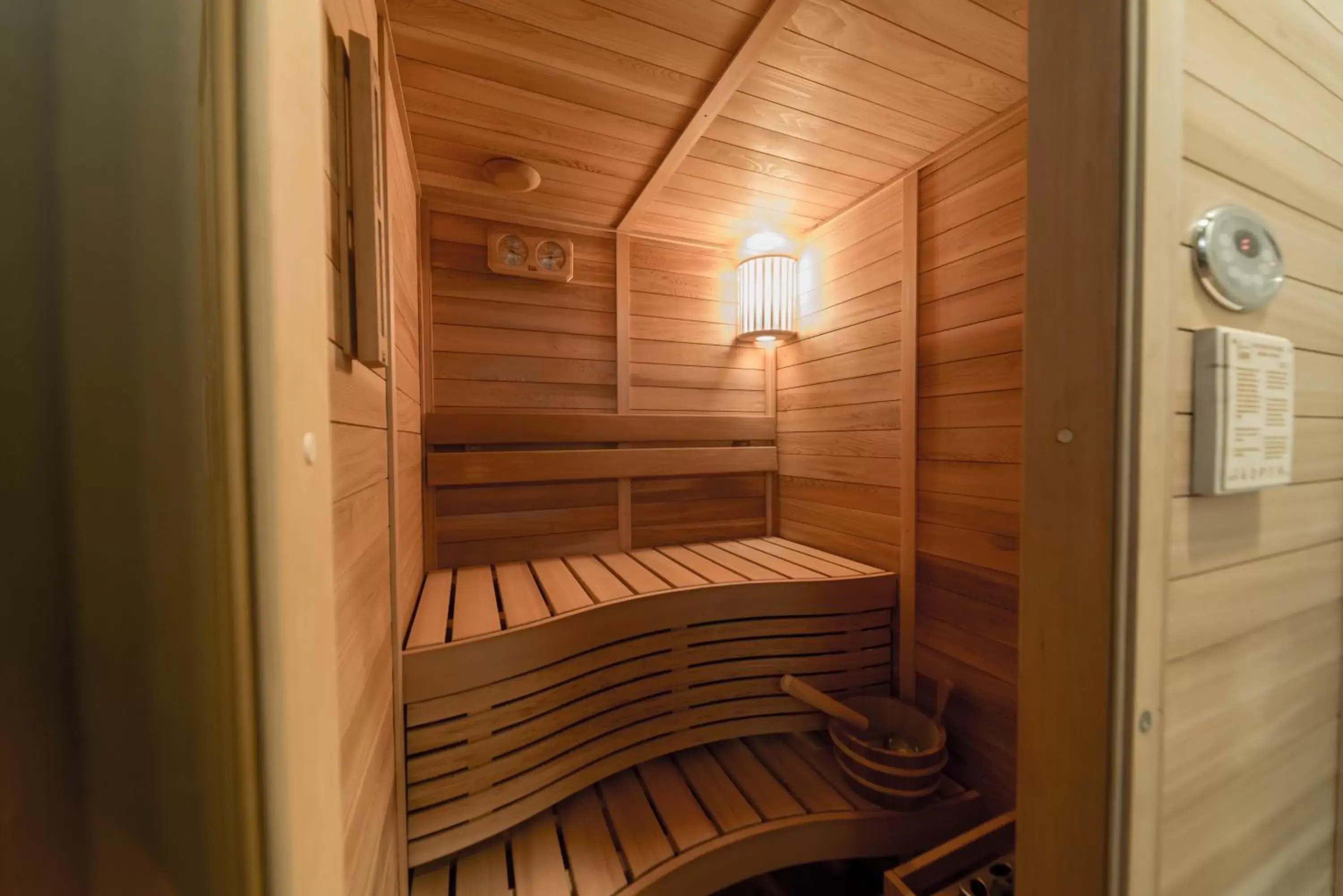 Sauna in Grand Sierra Pines Hotel